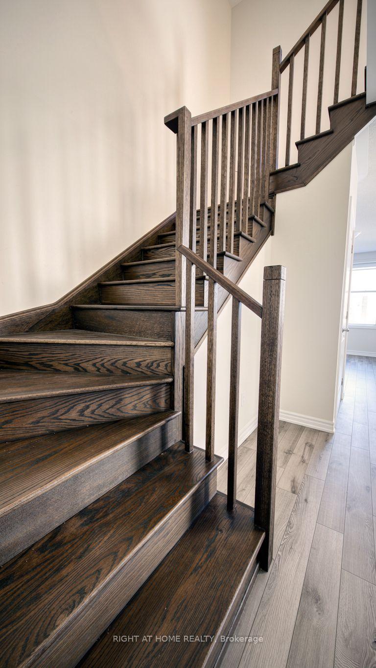 Photo 10 of 17 Rochester Drive, Barrie, Rural Barrie Southeast — HOMEH