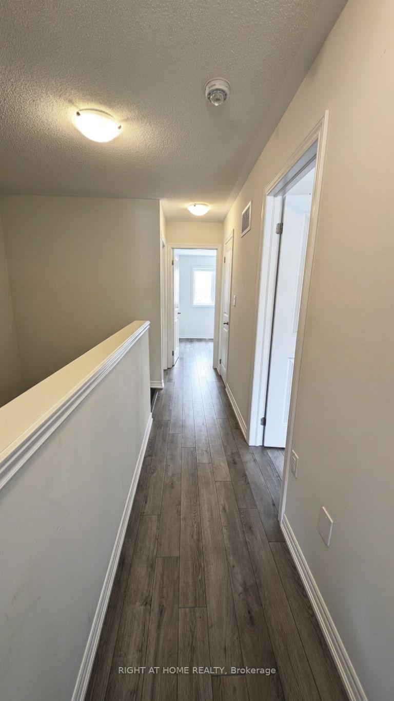 Photo 13 of 17 Rochester Drive, Barrie, Rural Barrie Southeast — HOMEH