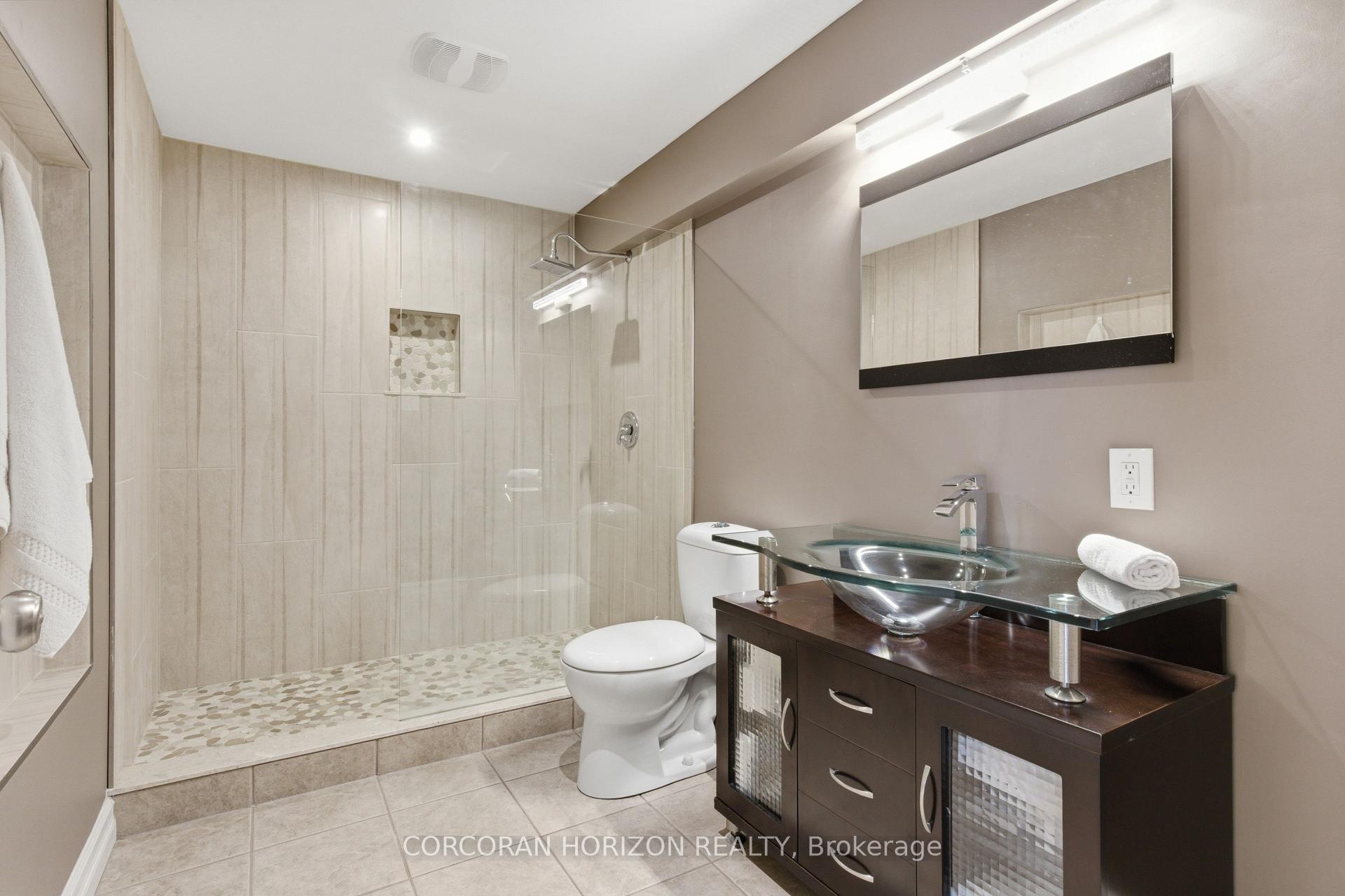 Photo 37 of 905 Marigold Court, Kitchener, Doon South — HOMEH