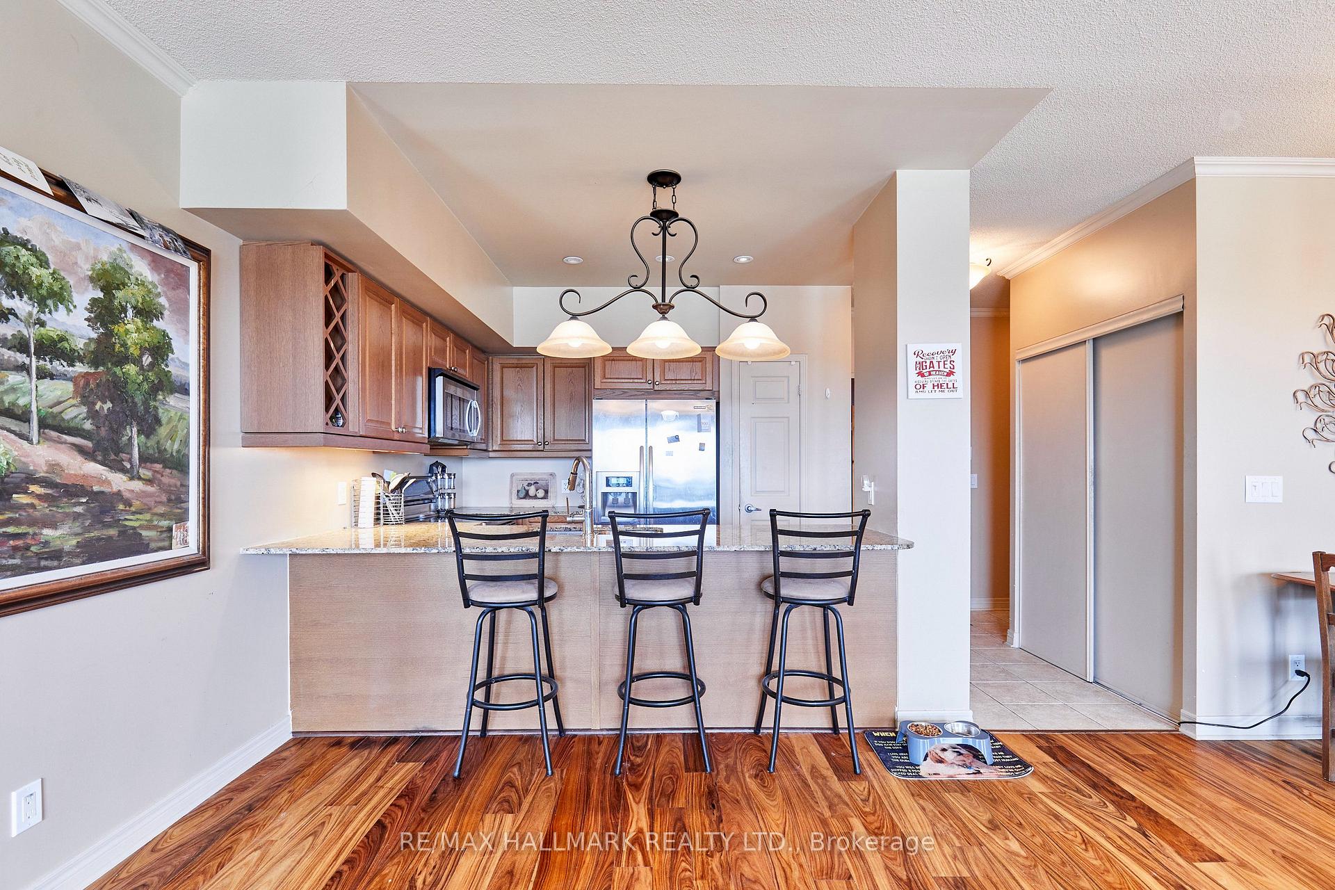 Photo 3 of Unit 702, 60 Fairfax Crescent, Scarborough, Clairlea-Birchmount — HOMEH