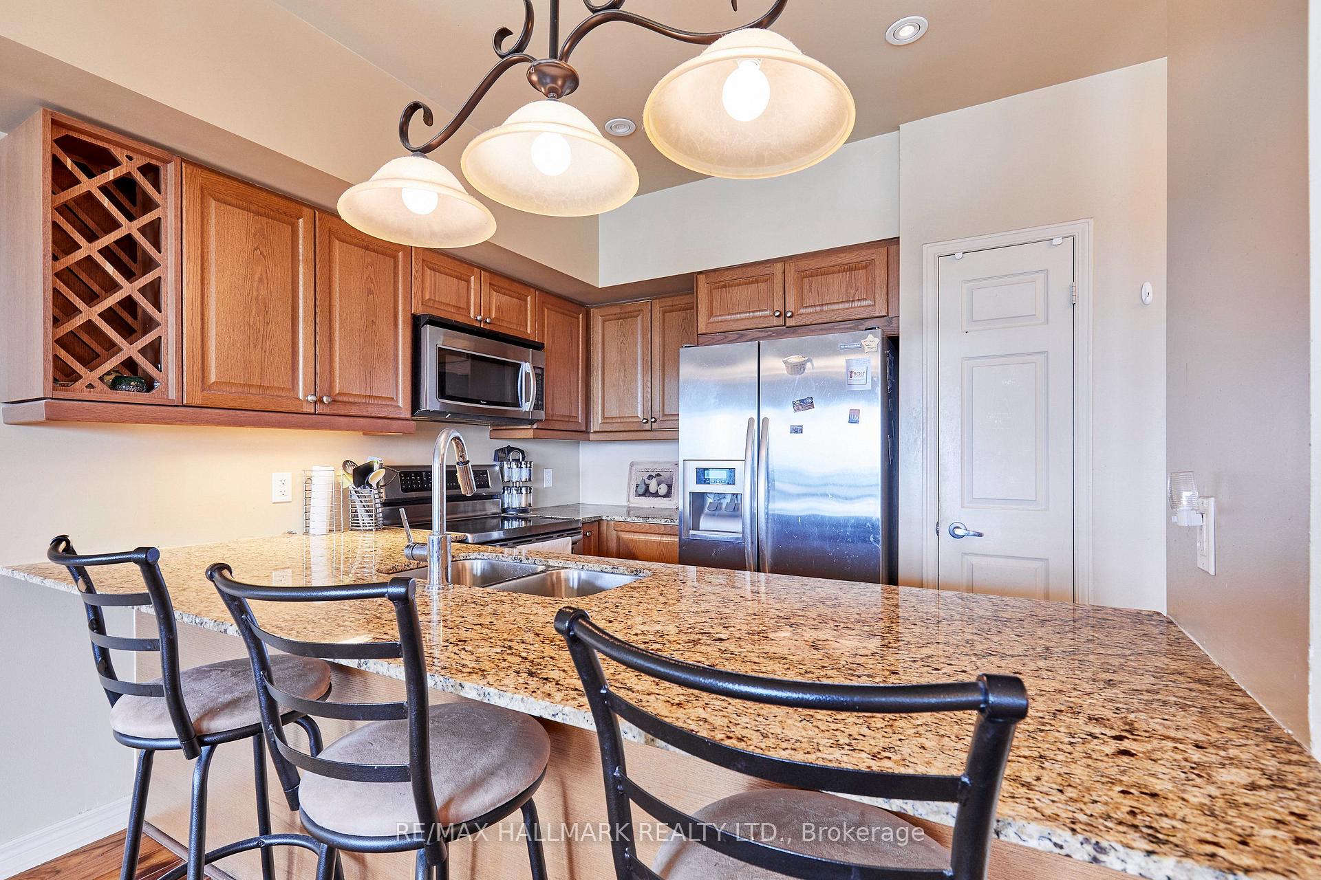 Photo 4 of Unit 702, 60 Fairfax Crescent, Scarborough, Clairlea-Birchmount — HOMEH