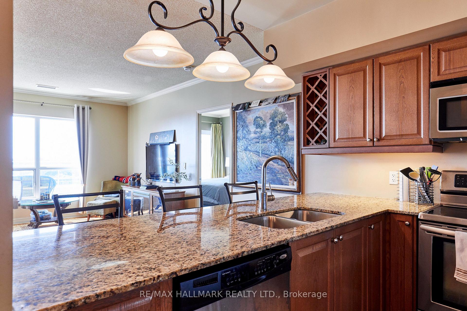 Photo 7 of Unit 702, 60 Fairfax Crescent, Scarborough, Clairlea-Birchmount — HOMEH