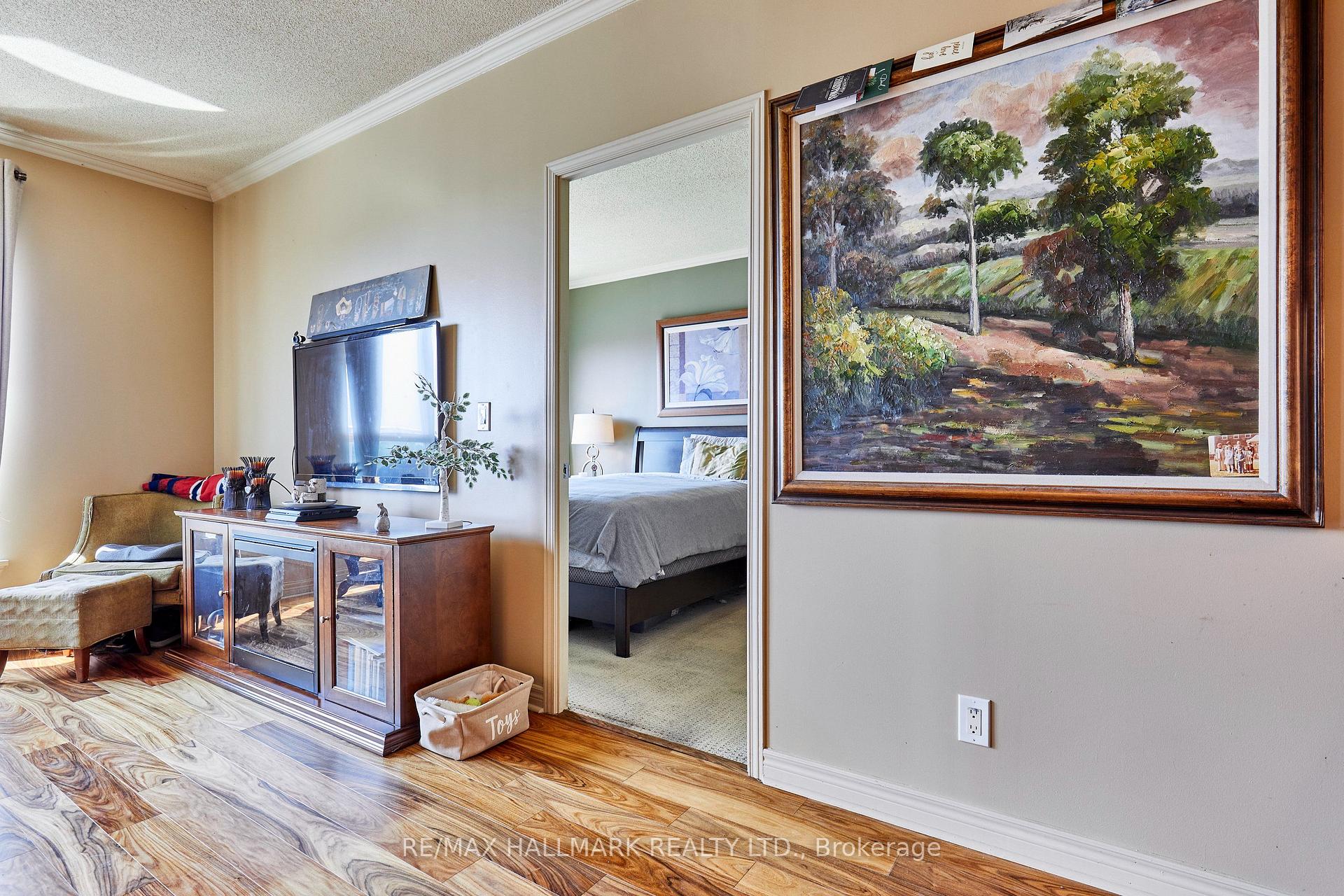 Photo 10 of Unit 702, 60 Fairfax Crescent, Scarborough, Clairlea-Birchmount — HOMEH