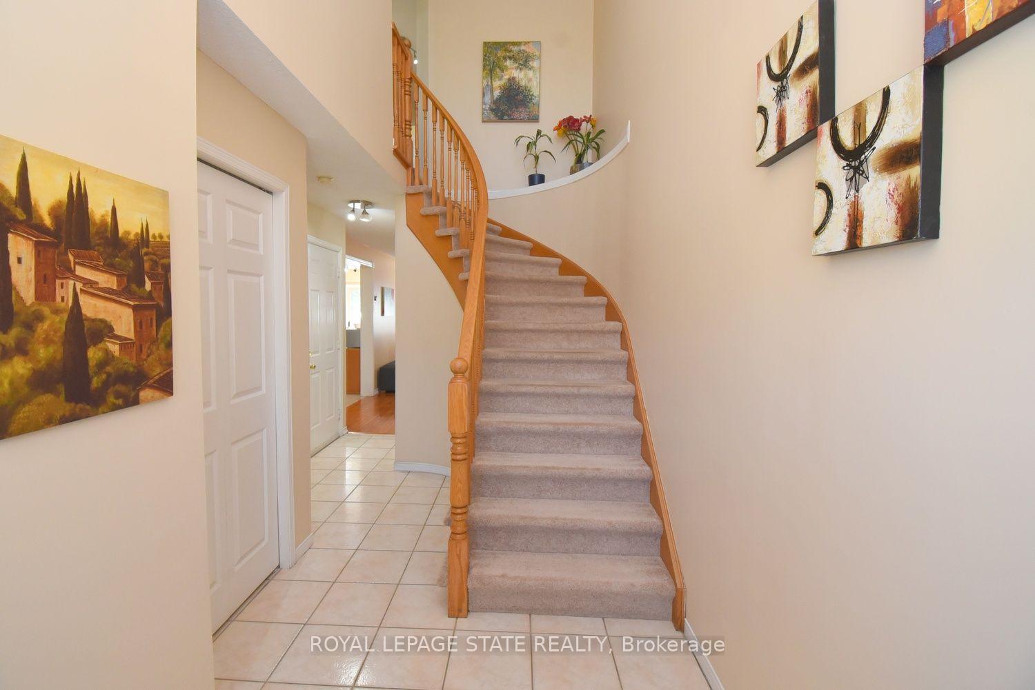 Photo 4 of 57 Townmansion Drive, Hamilton, Lisgar — HOMEH