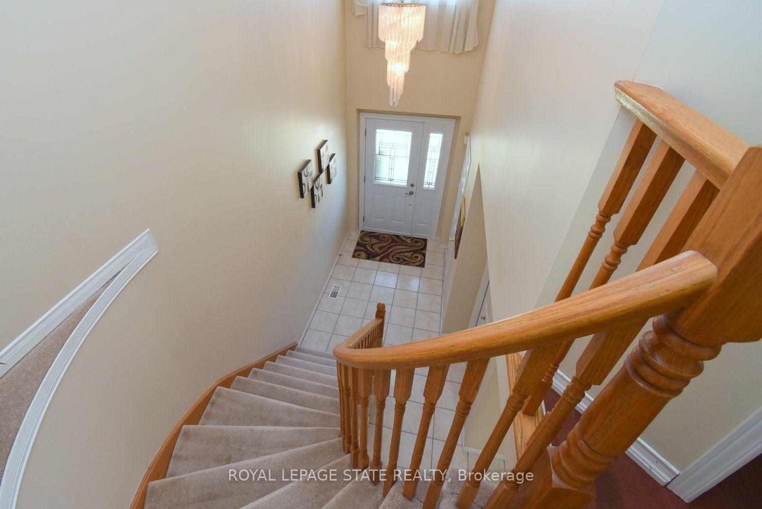 Photo 5 of 57 Townmansion Drive, Hamilton, Lisgar — HOMEH