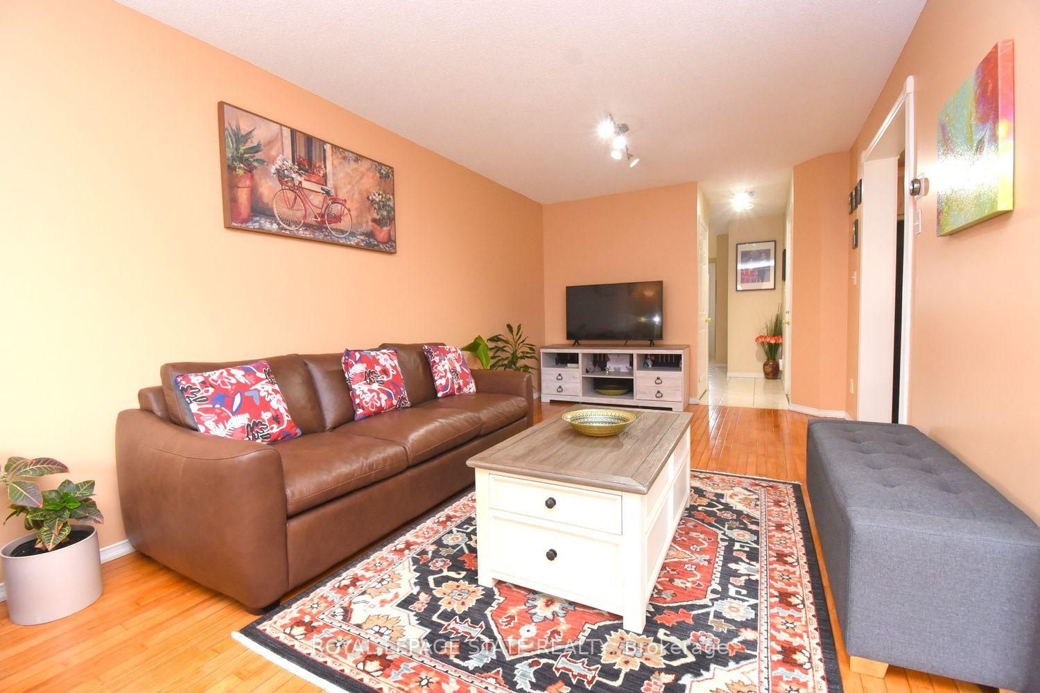 Photo 8 of 57 Townmansion Drive, Hamilton, Lisgar — HOMEH