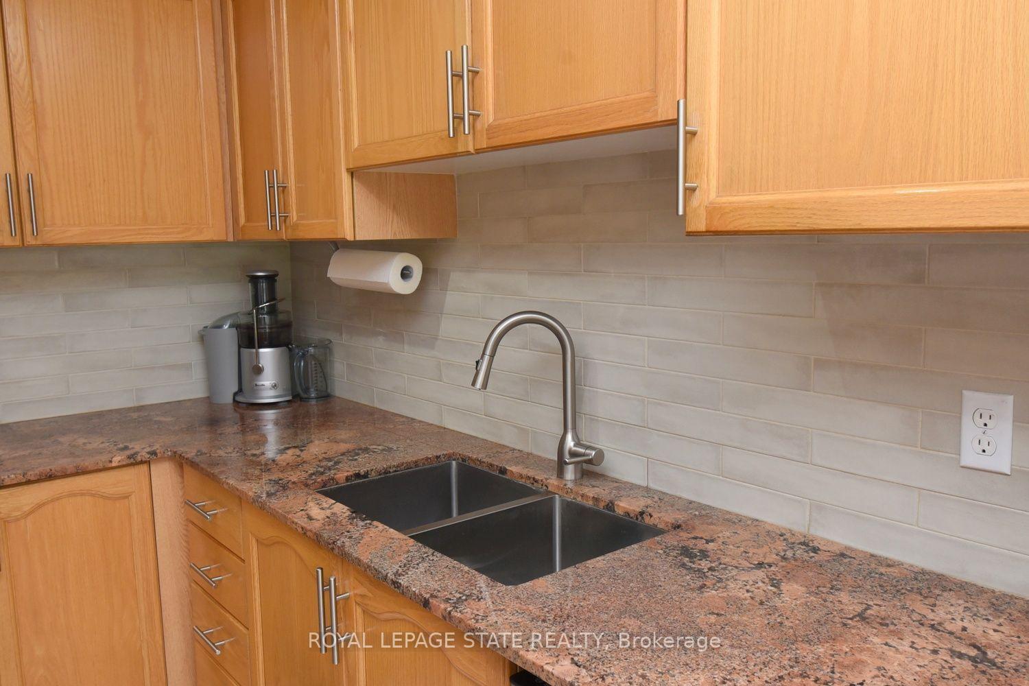 Photo 12 of 57 Townmansion Drive, Hamilton, Lisgar — HOMEH