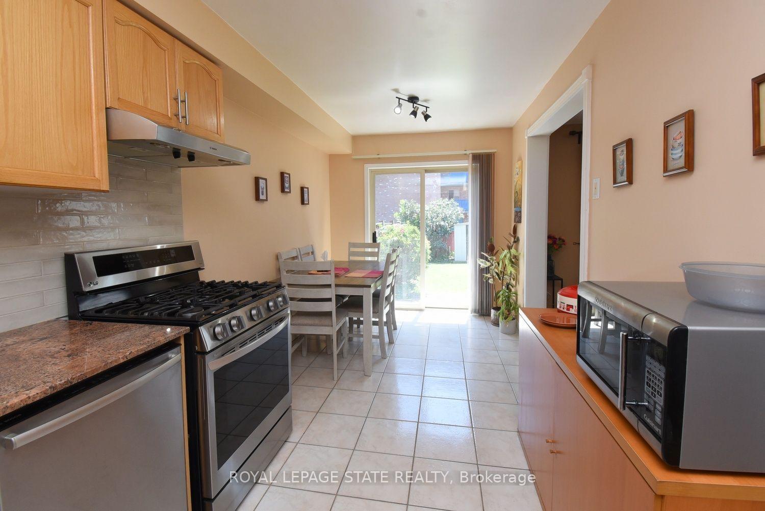 Photo 14 of 57 Townmansion Drive, Hamilton, Lisgar — HOMEH