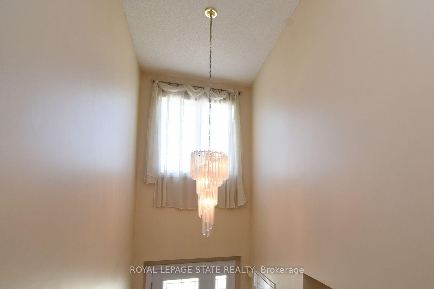 Photo 17 of 57 Townmansion Drive, Hamilton, Lisgar — HOMEH