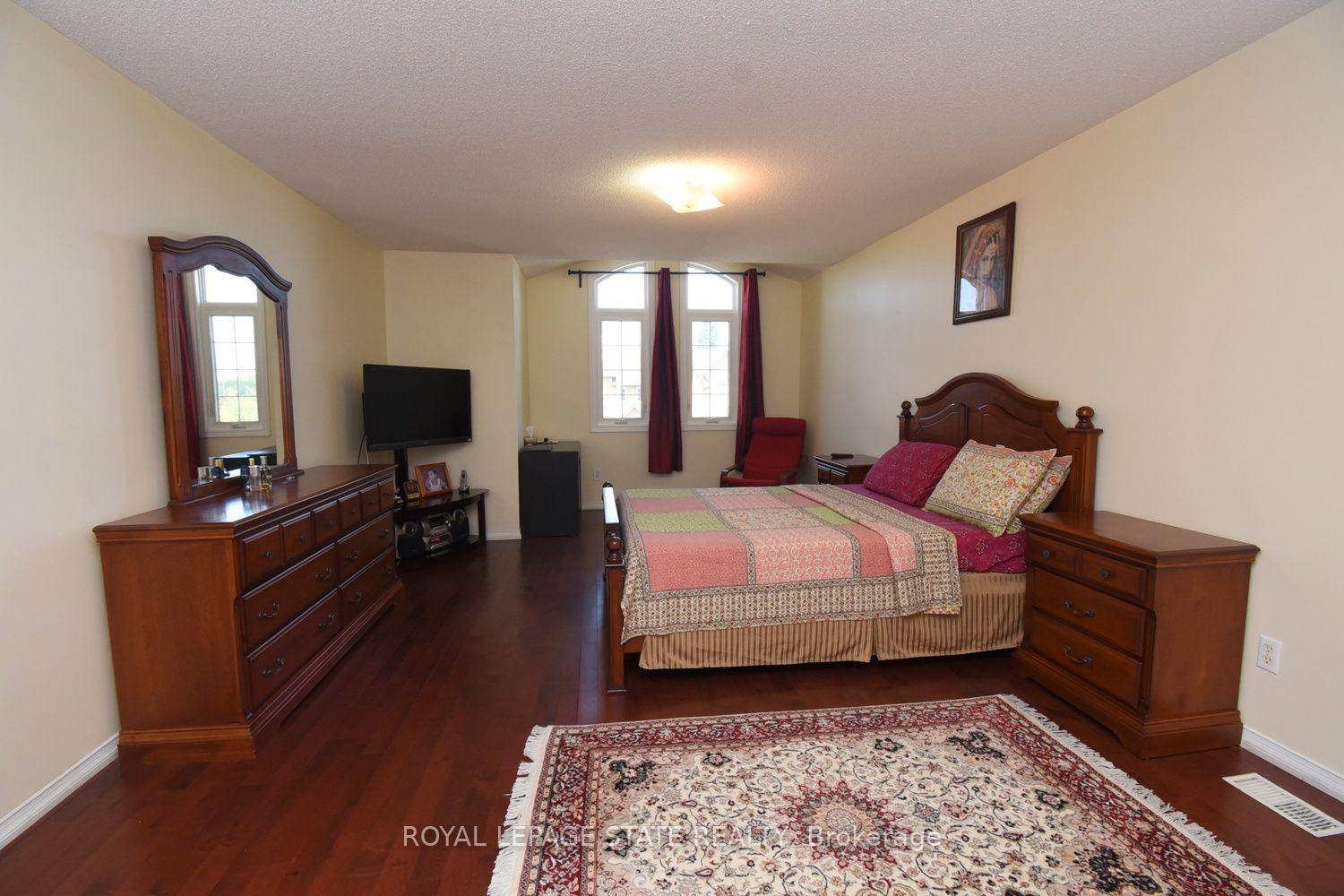 Photo 18 of 57 Townmansion Drive, Hamilton, Lisgar — HOMEH