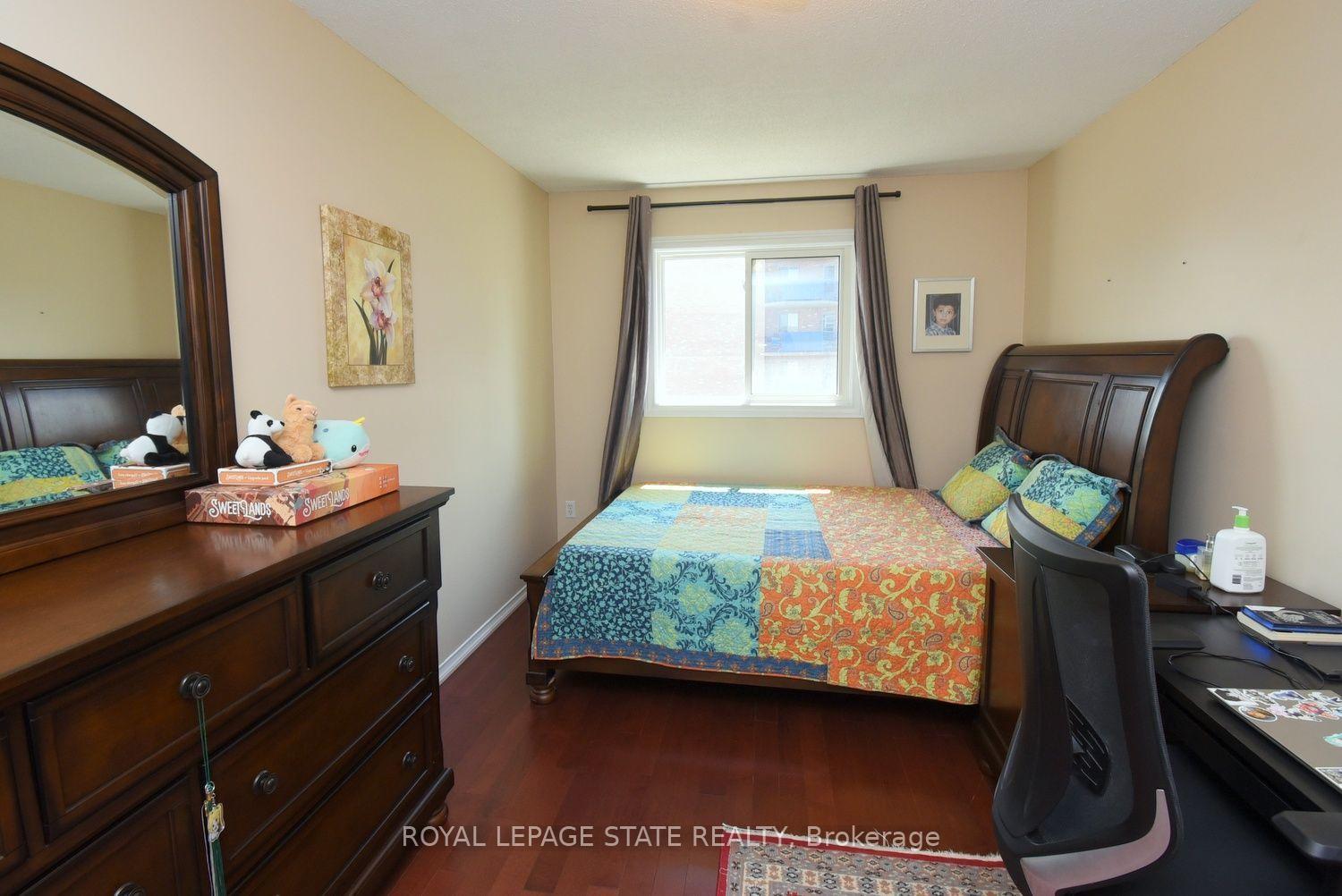 Photo 24 of 57 Townmansion Drive, Hamilton, Lisgar — HOMEH