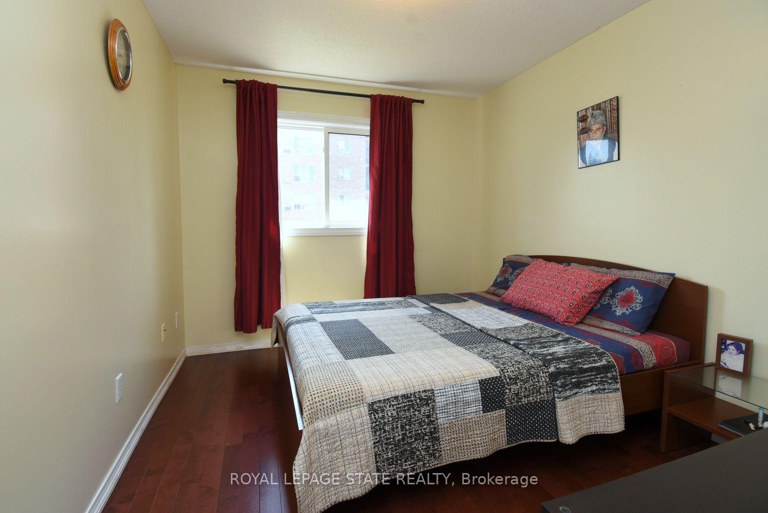 Photo 25 of 57 Townmansion Drive, Hamilton, Lisgar — HOMEH