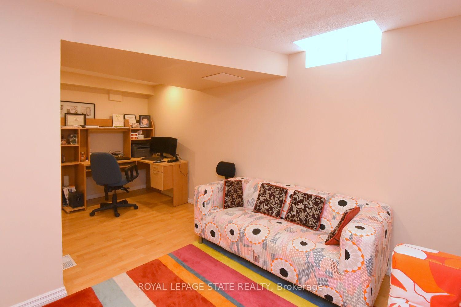 Photo 29 of 57 Townmansion Drive, Hamilton, Lisgar — HOMEH