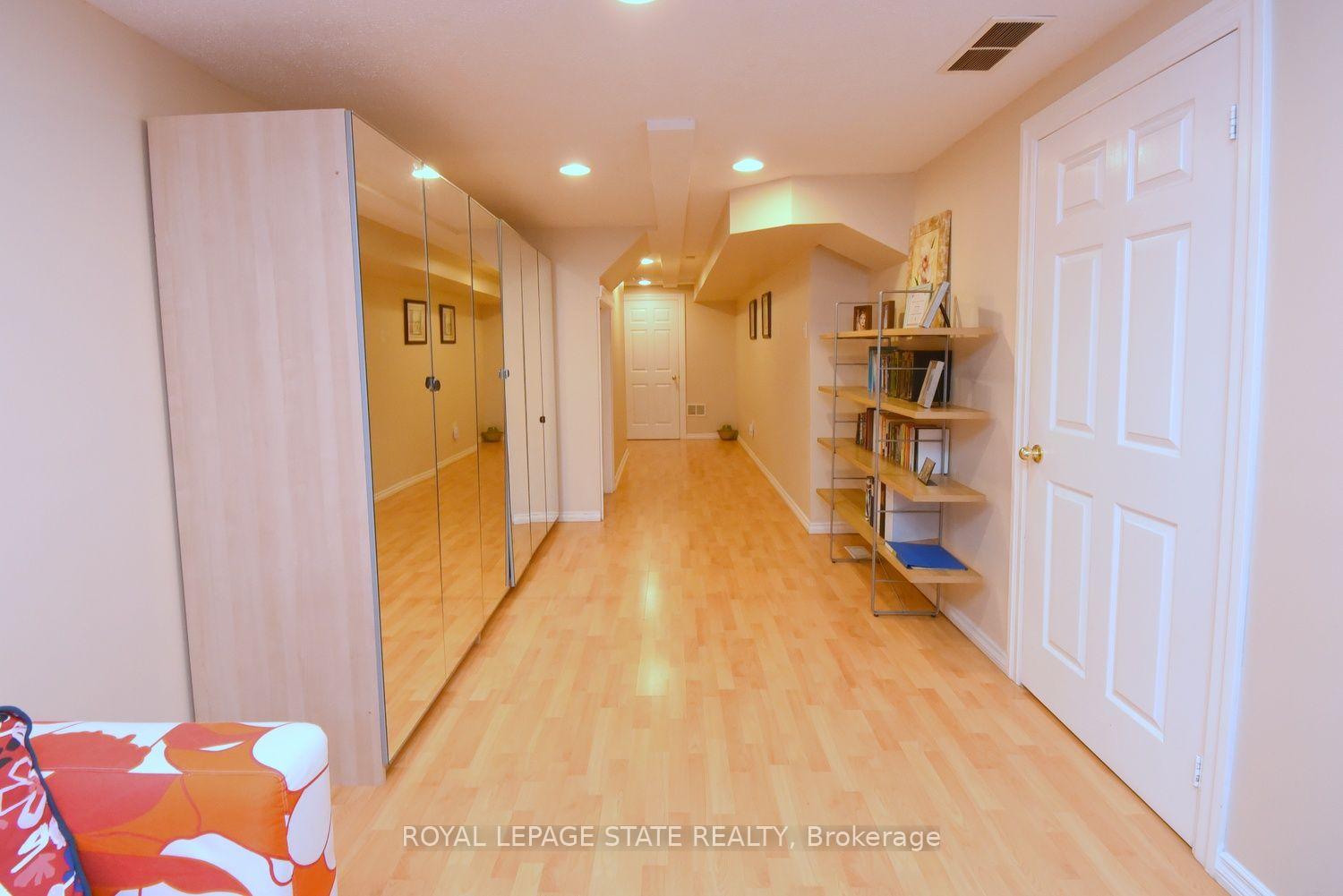 Photo 30 of 57 Townmansion Drive, Hamilton, Lisgar — HOMEH