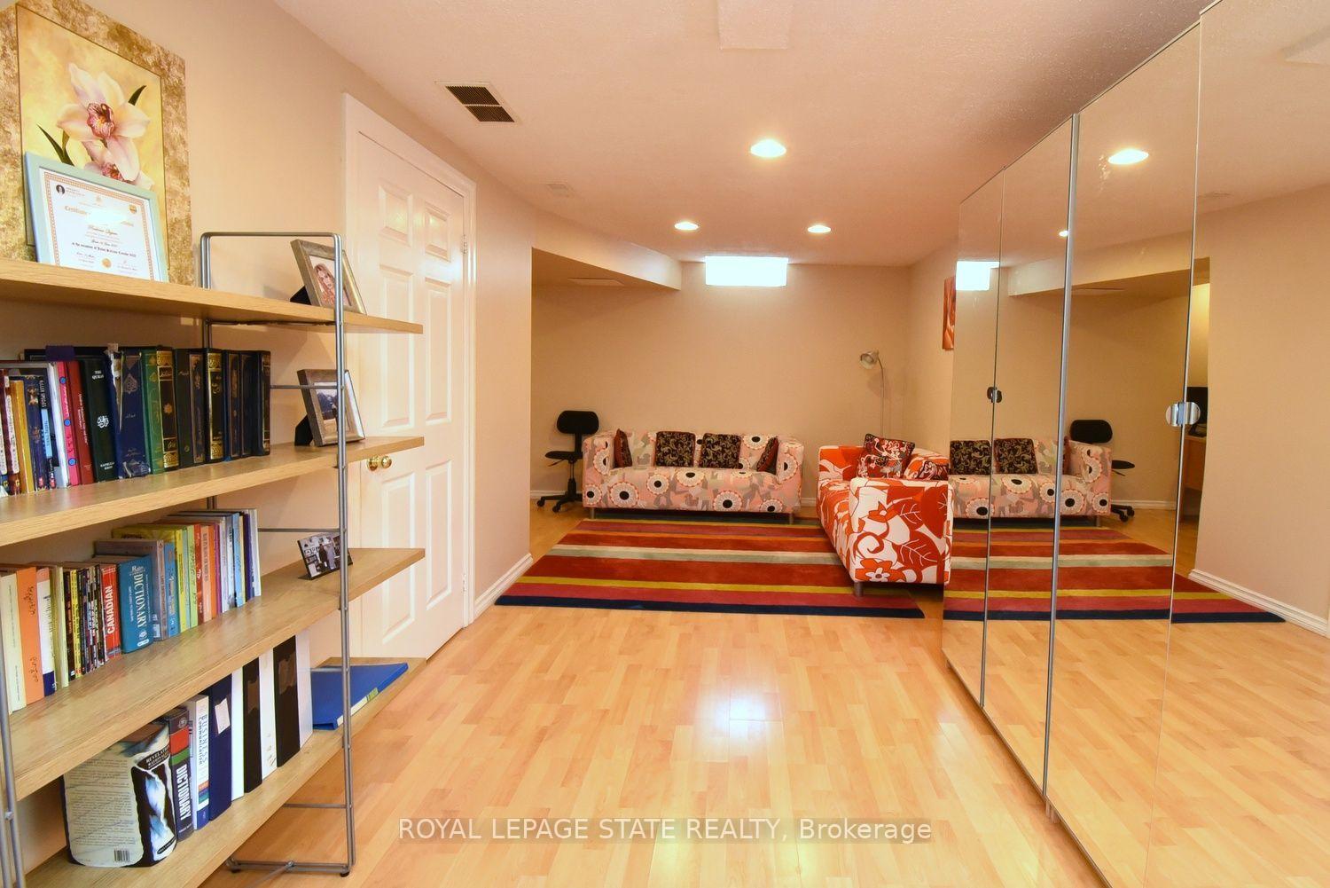 Photo 31 of 57 Townmansion Drive, Hamilton, Lisgar — HOMEH
