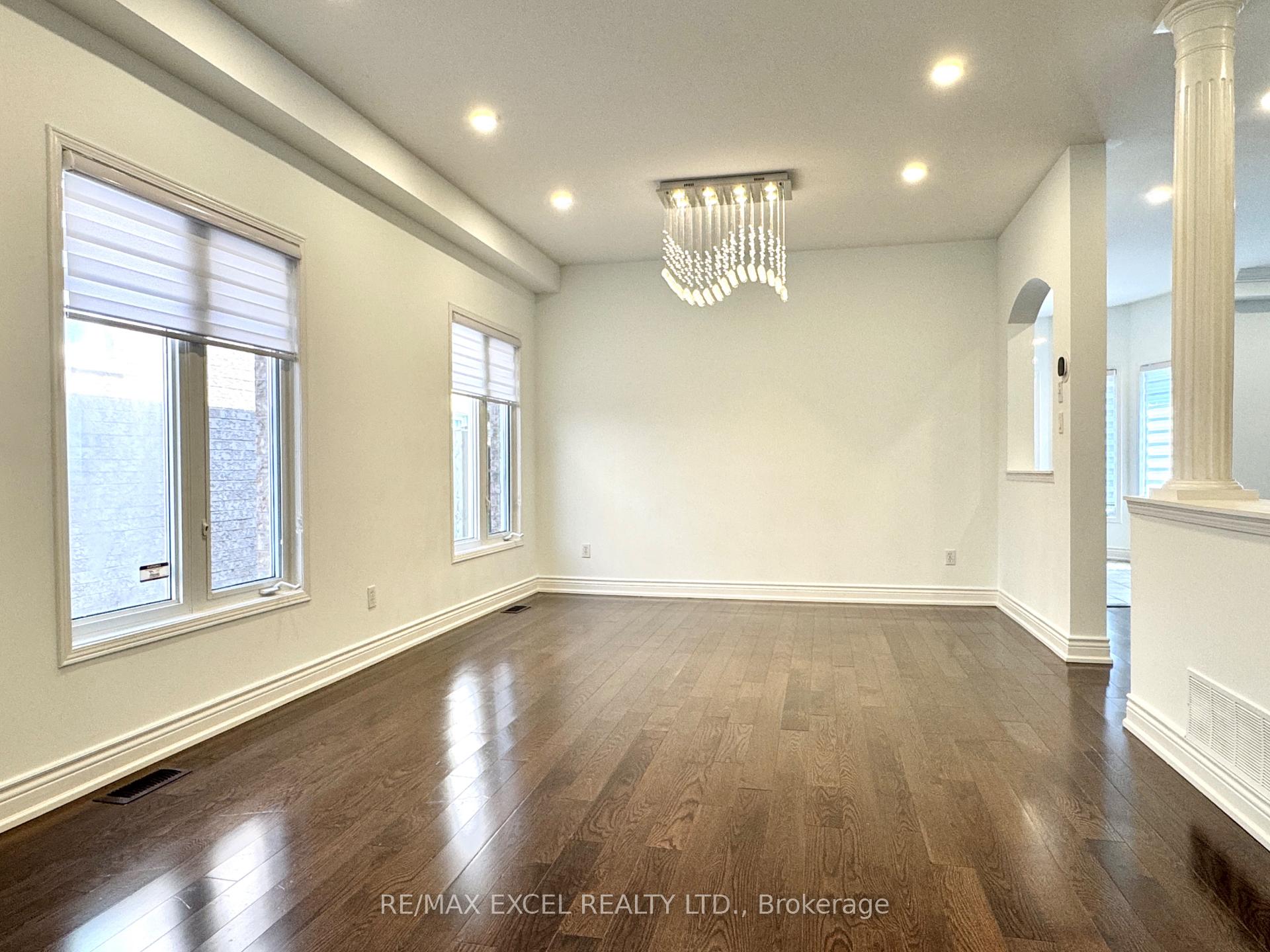 Photo 3 of 13 Brooksmill Lane, Markham, Berczy — HOMEH