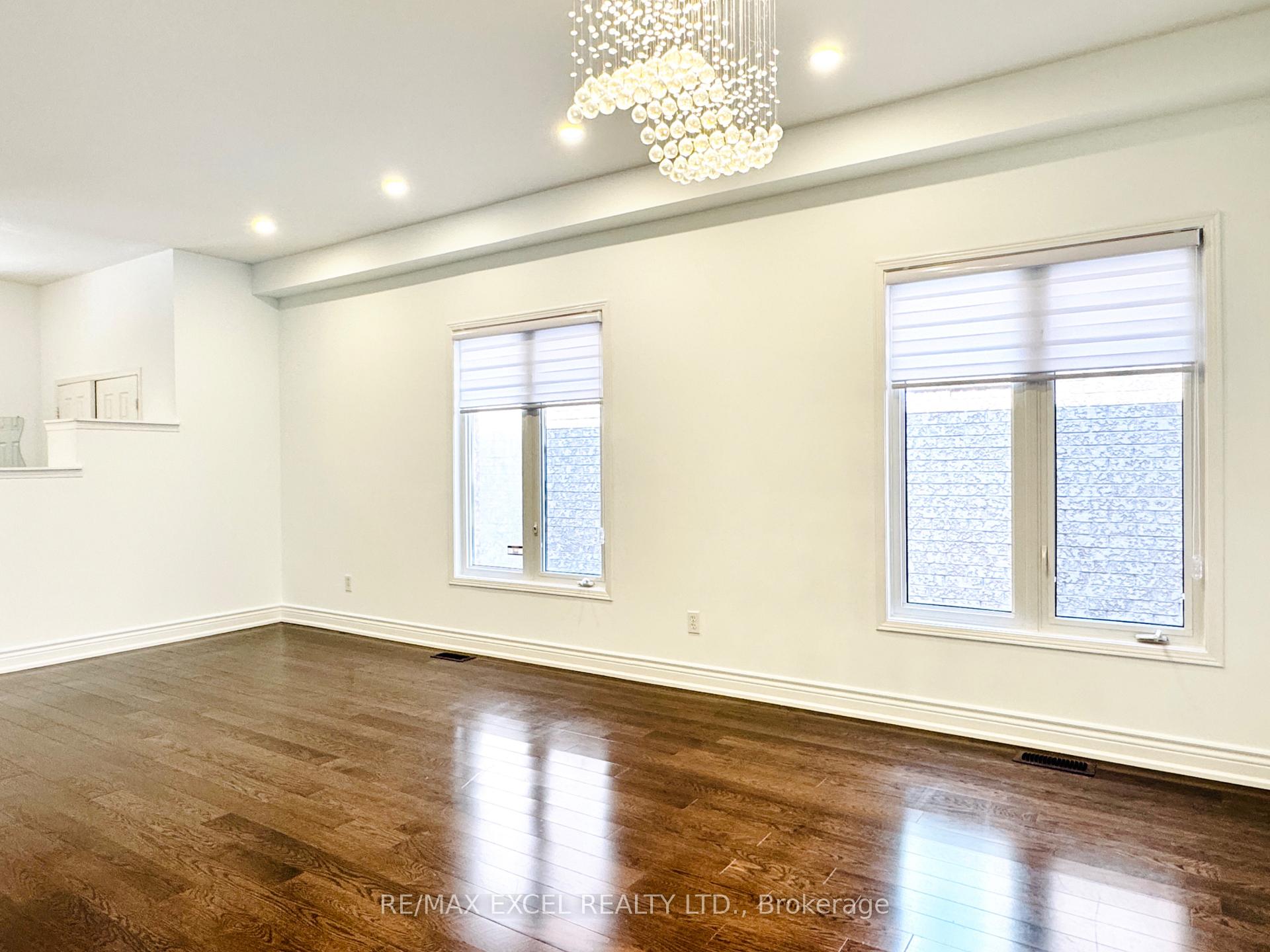 Photo 5 of 13 Brooksmill Lane, Markham, Berczy — HOMEH