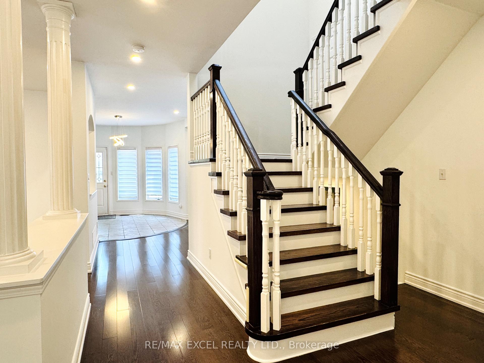 Photo 6 of 13 Brooksmill Lane, Markham, Berczy — HOMEH