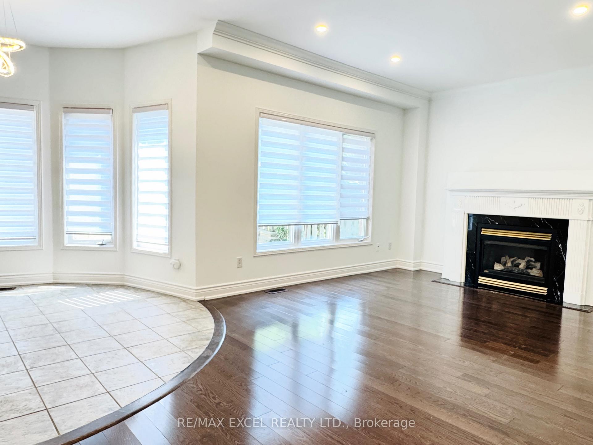 Photo 7 of 13 Brooksmill Lane, Markham, Berczy — HOMEH