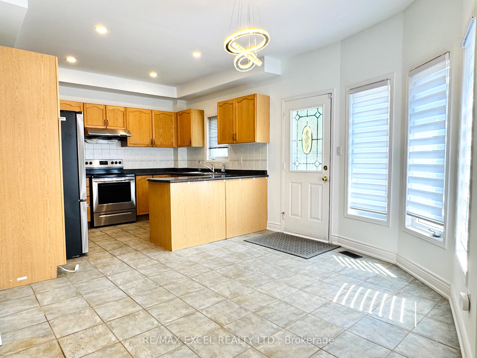 Photo 9 of 13 Brooksmill Lane, Markham, Berczy — HOMEH