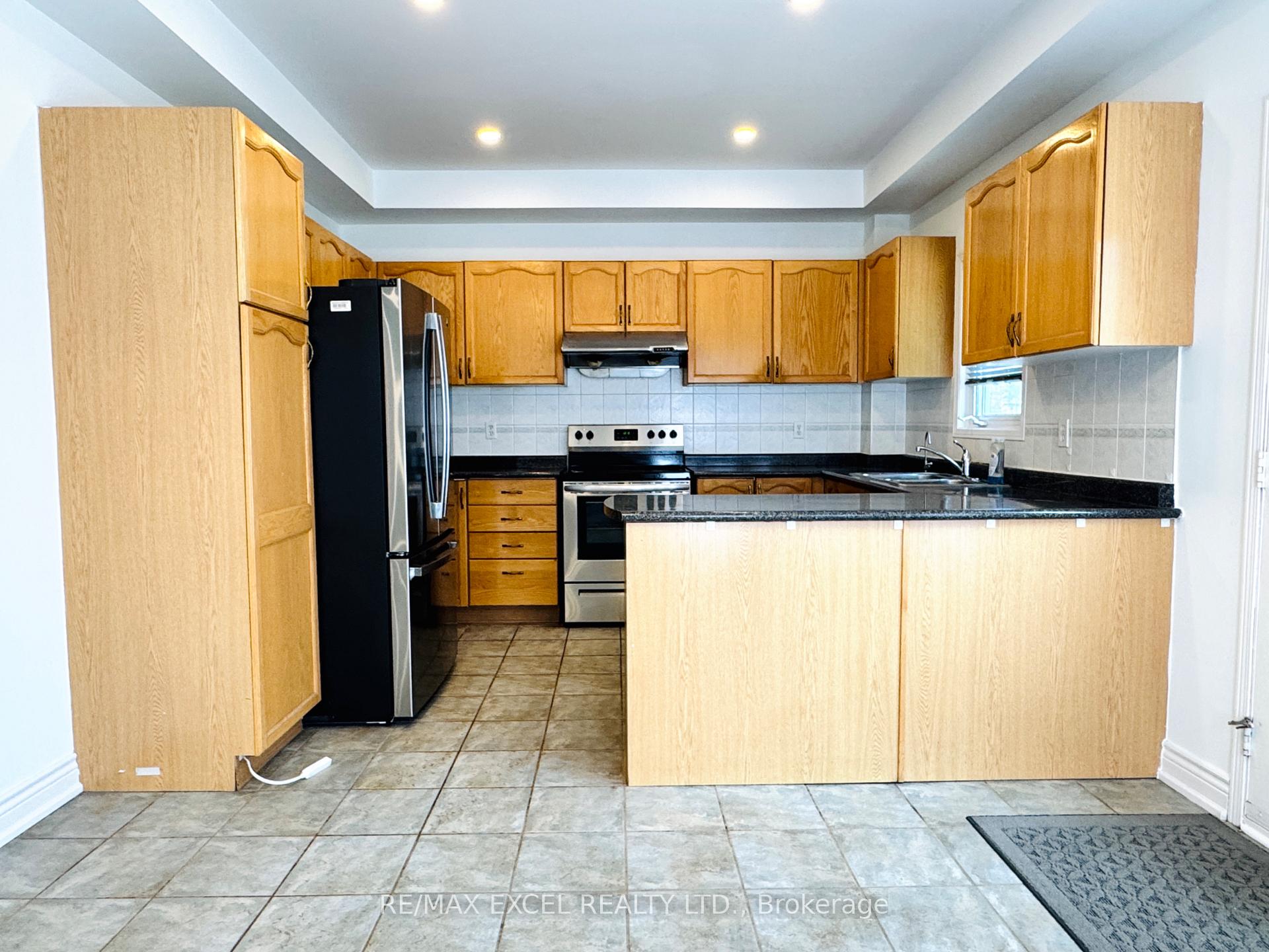 Photo 10 of 13 Brooksmill Lane, Markham, Berczy — HOMEH