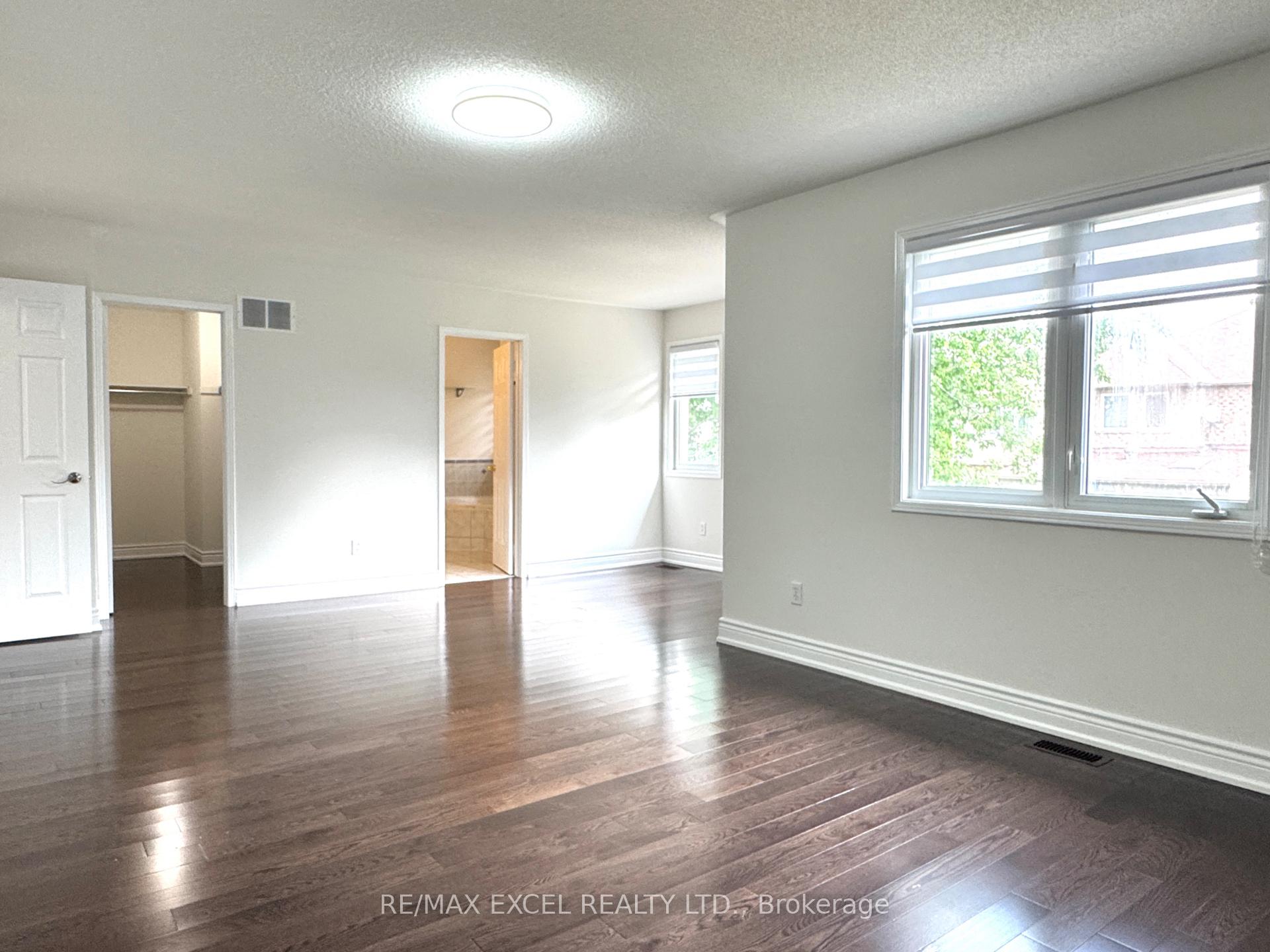 Photo 14 of 13 Brooksmill Lane, Markham, Berczy — HOMEH