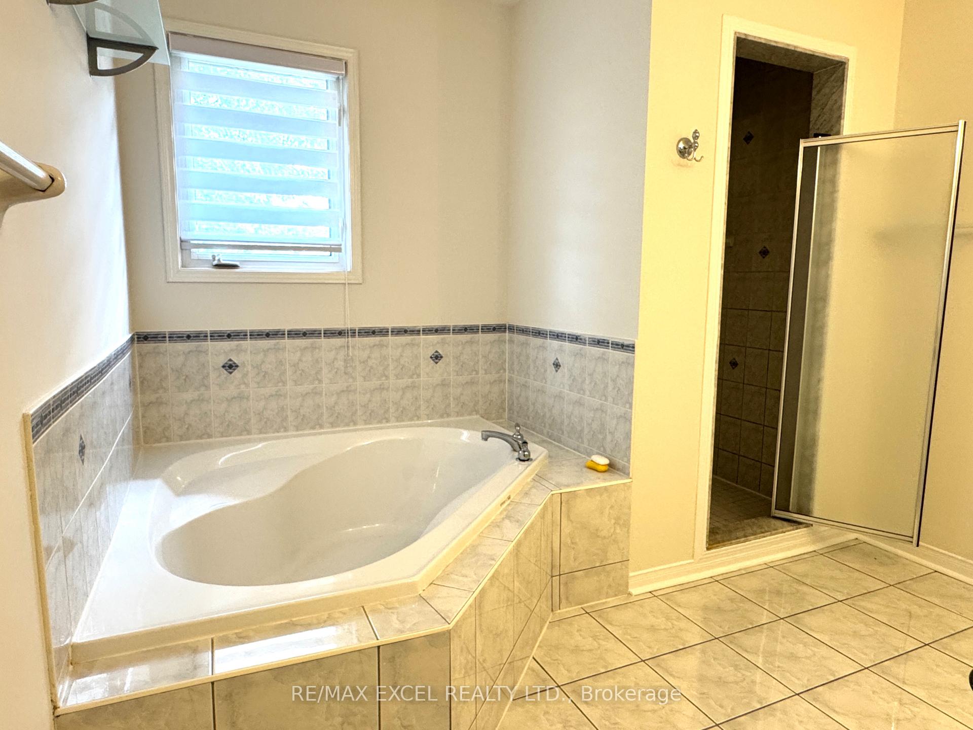 Photo 16 of 13 Brooksmill Lane, Markham, Berczy — HOMEH