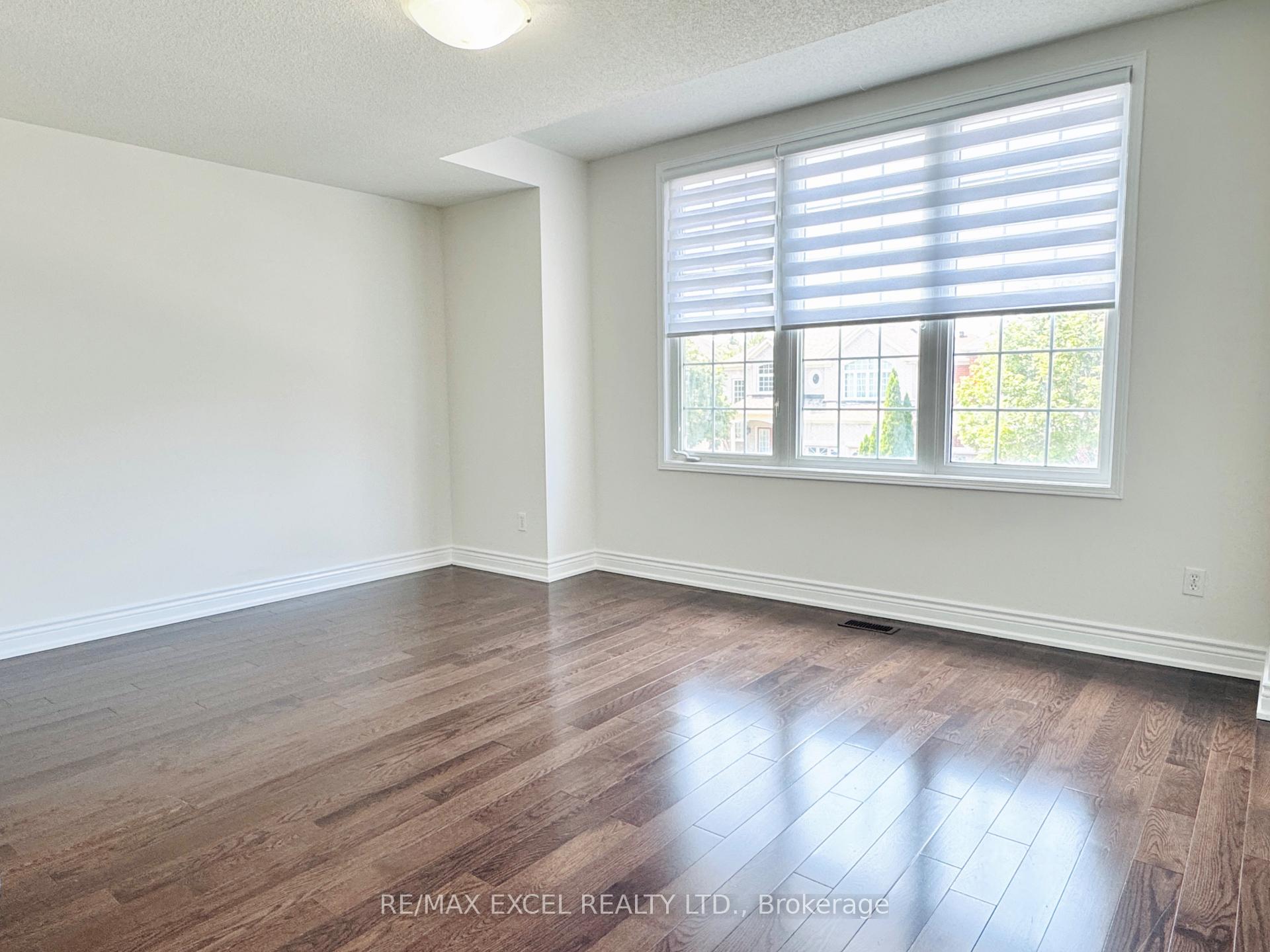 Photo 18 of 13 Brooksmill Lane, Markham, Berczy — HOMEH