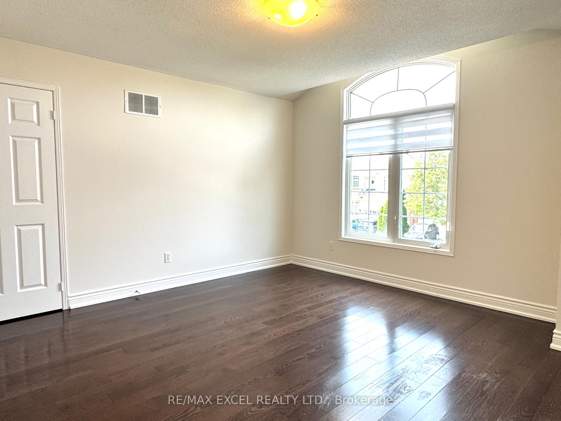 Photo 21 of 13 Brooksmill Lane, Markham, Berczy — HOMEH