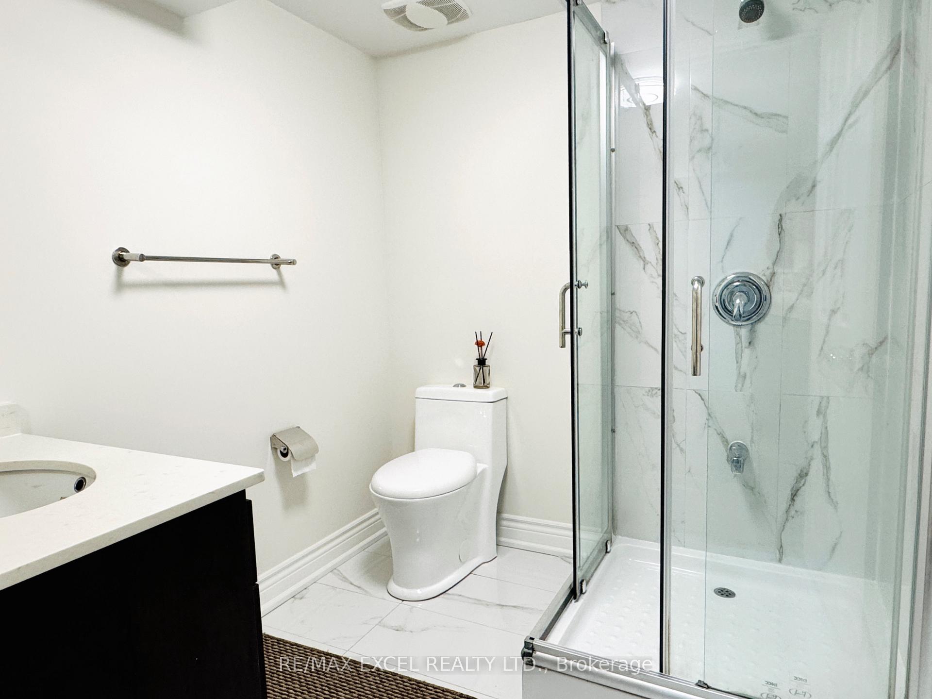 Photo 32 of 13 Brooksmill Lane, Markham, Berczy — HOMEH