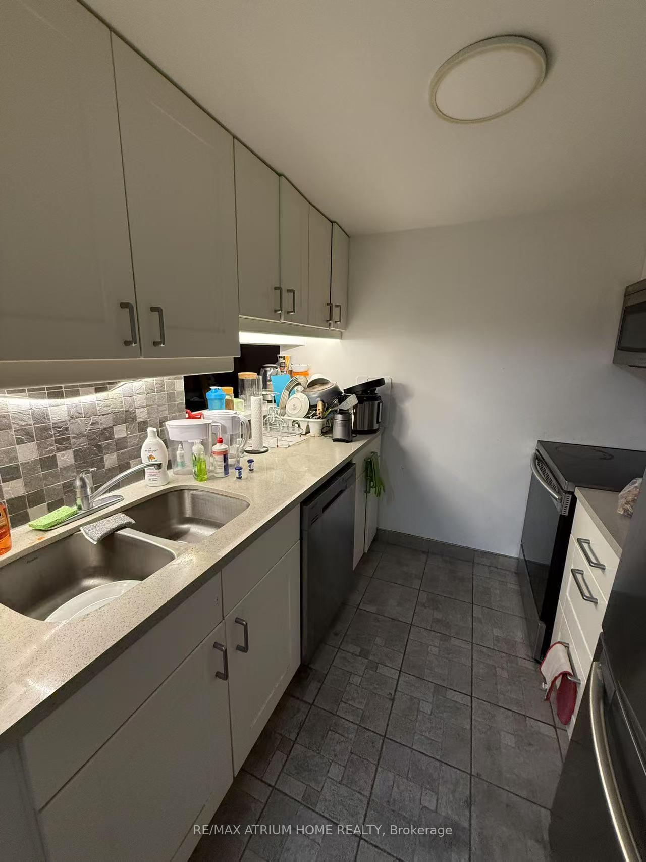 Photo 5 of Unit 1403, 717 Bay Street, Toronto, Bay Street Corridor — HOMEH