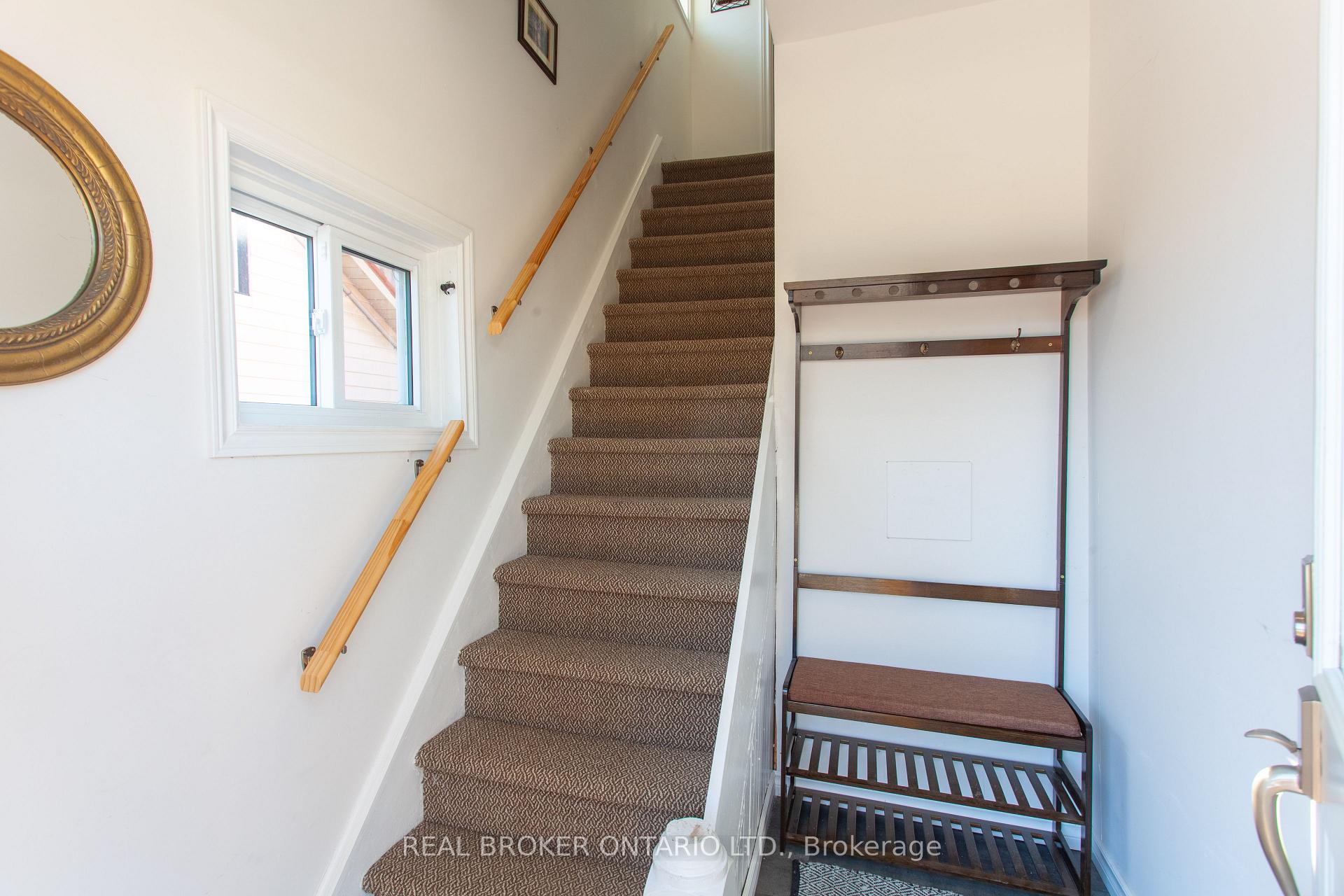 Photo 2 of Unit UPPER, 231 Front Street S, Orillia — HOMEH