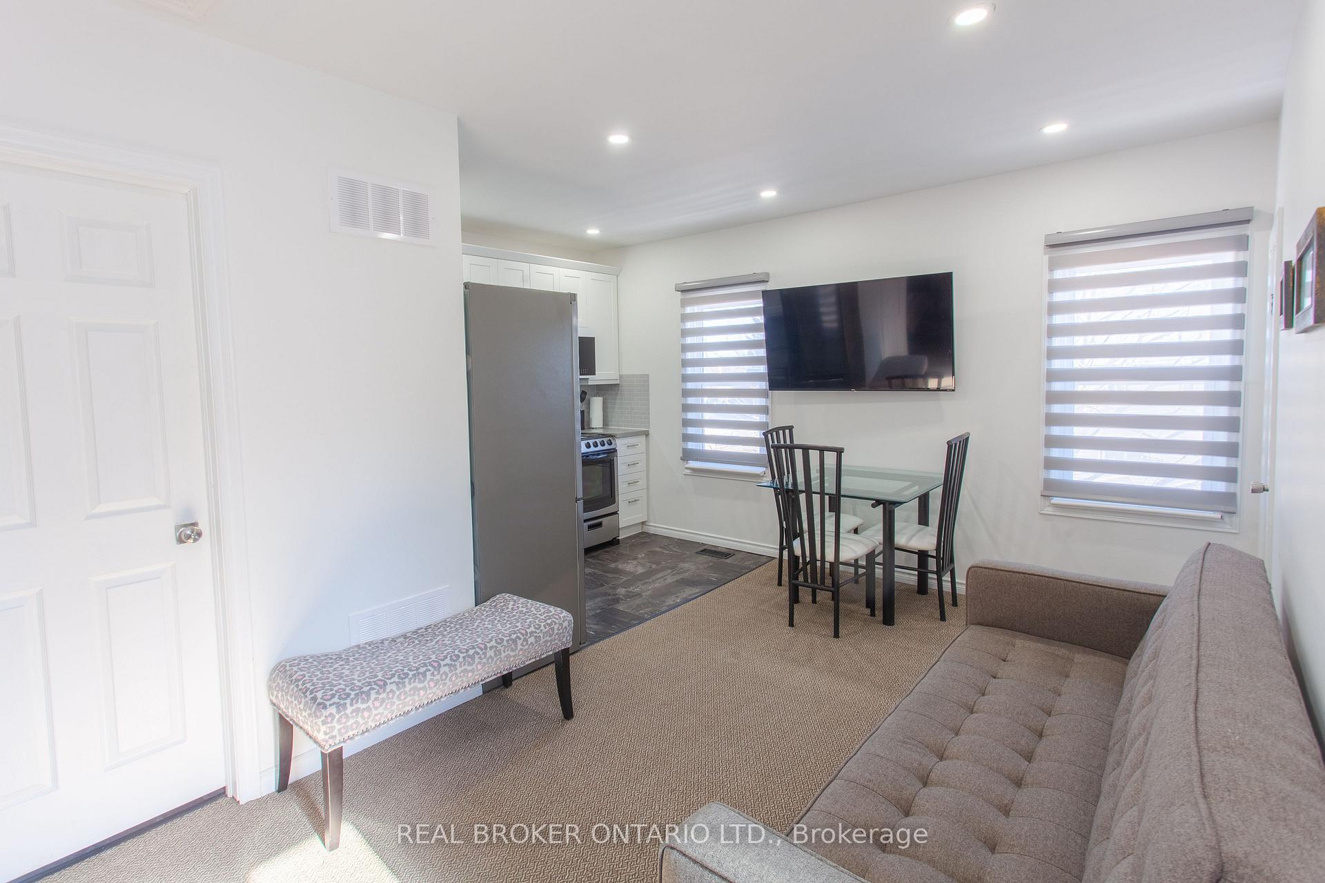 Photo 4 of Unit UPPER, 231 Front Street S, Orillia — HOMEH