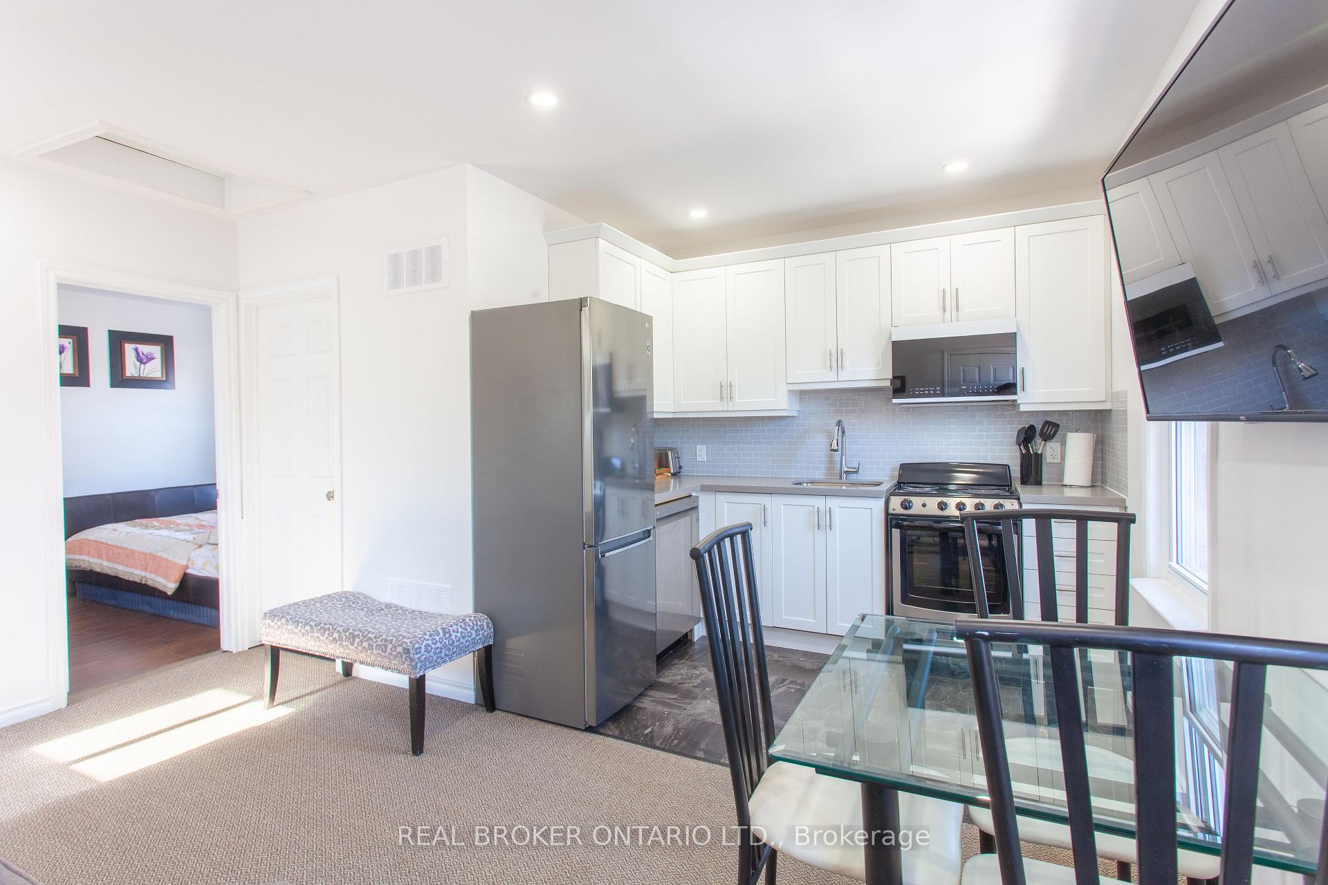 Photo 5 of Unit UPPER, 231 Front Street S, Orillia — HOMEH