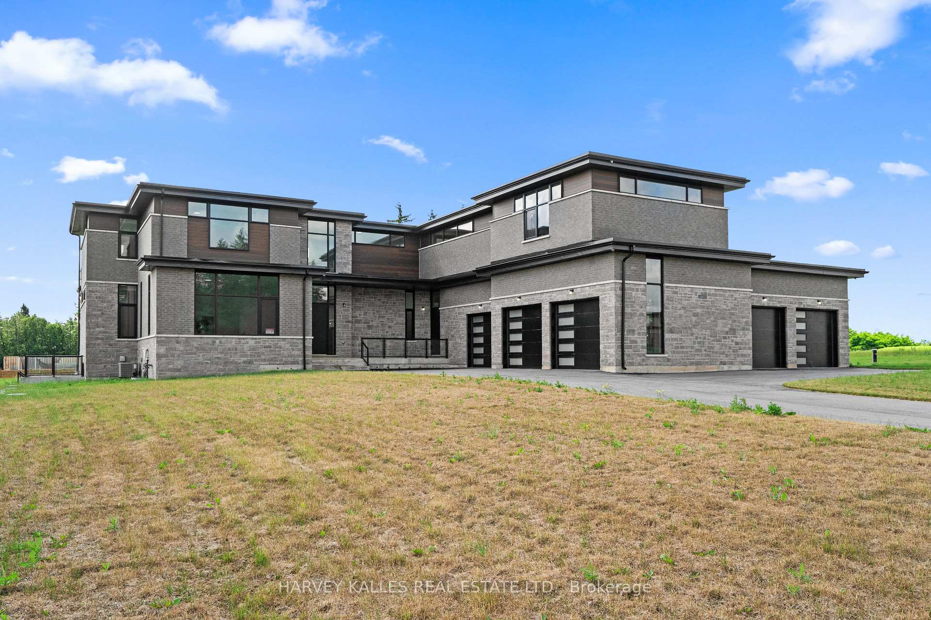 Photo of 2 Sugarbush Court