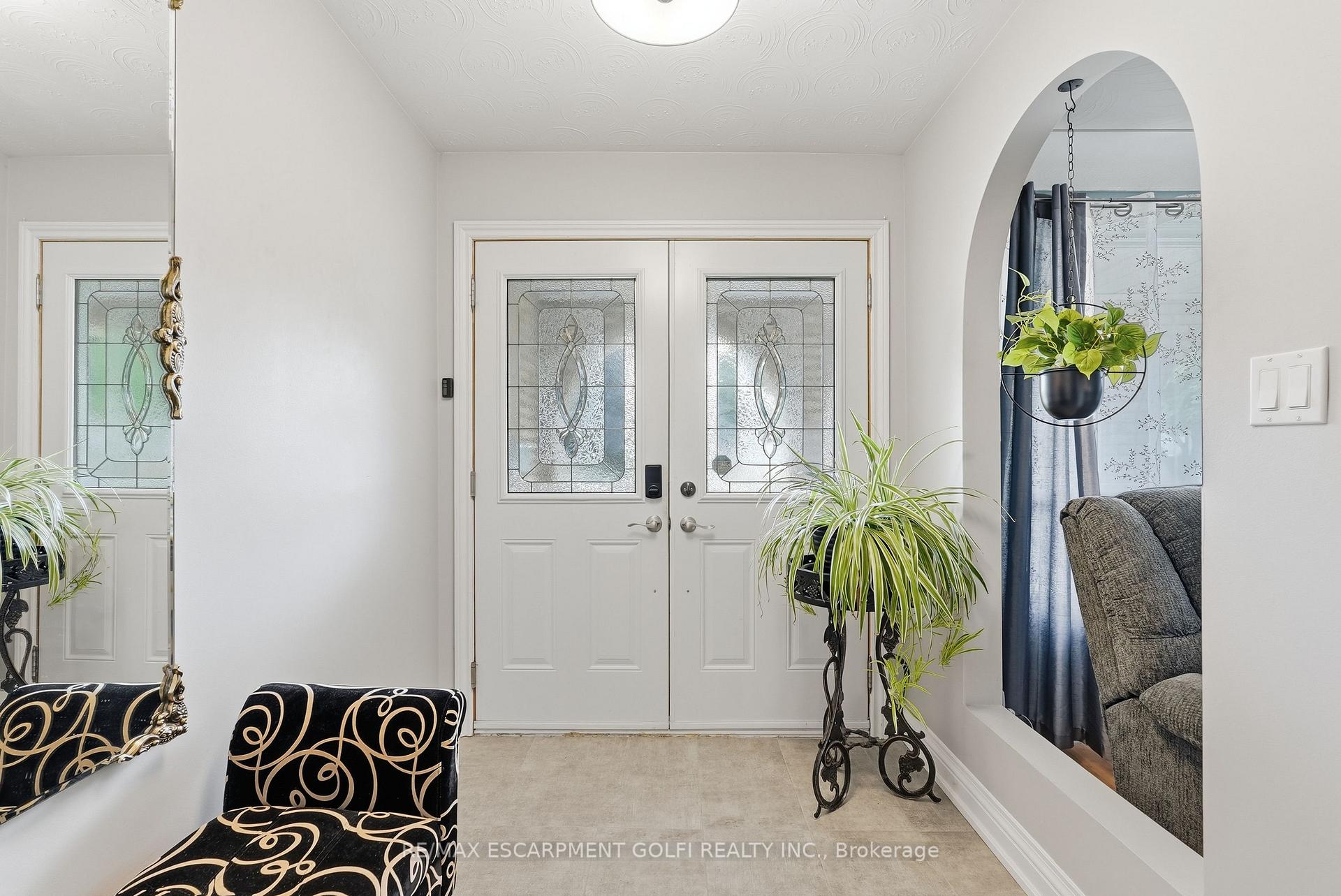 Photo 3 of 377 Carson Drive, Hamilton, Lisgar — HOMEH
