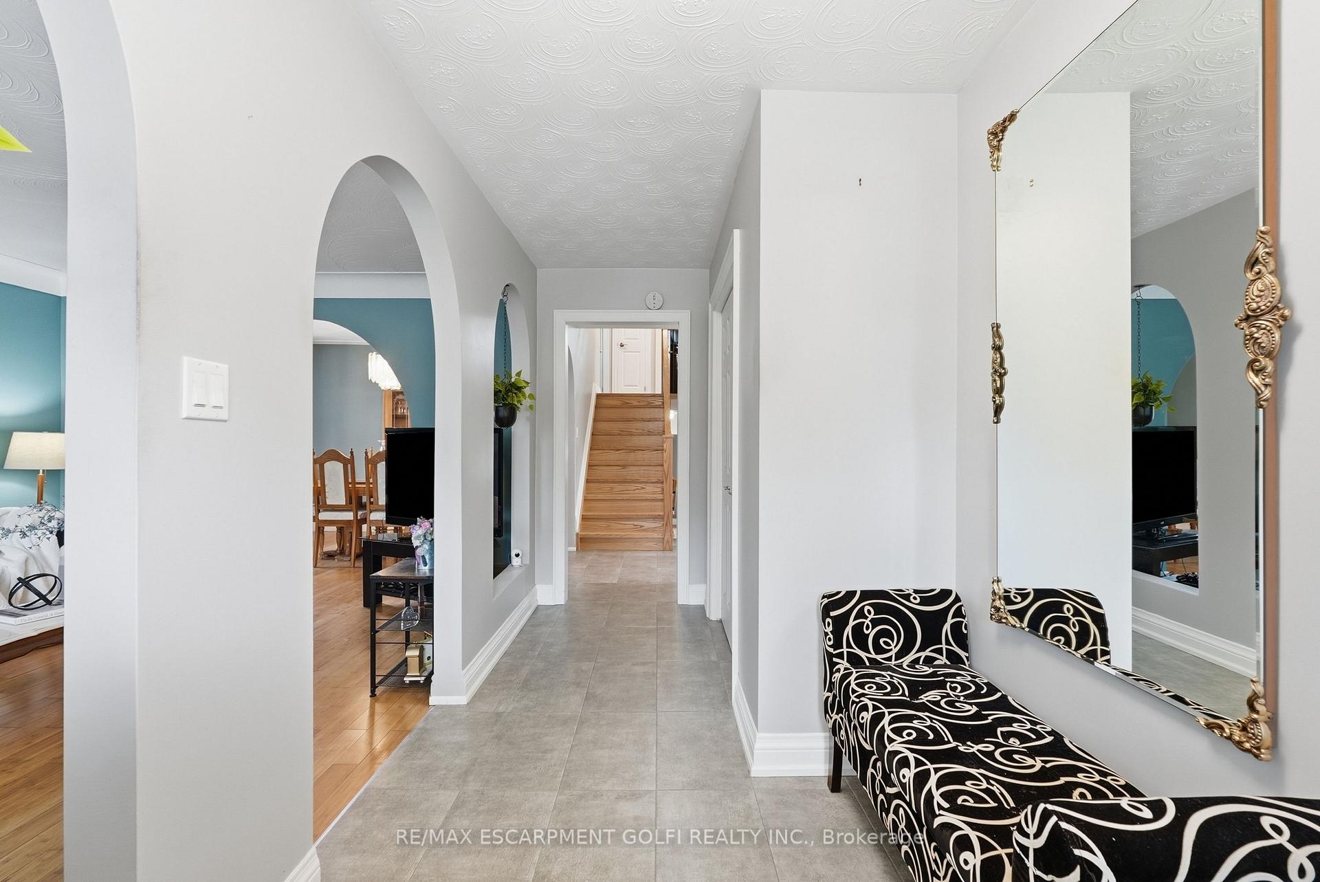 Photo 4 of 377 Carson Drive, Hamilton, Lisgar — HOMEH