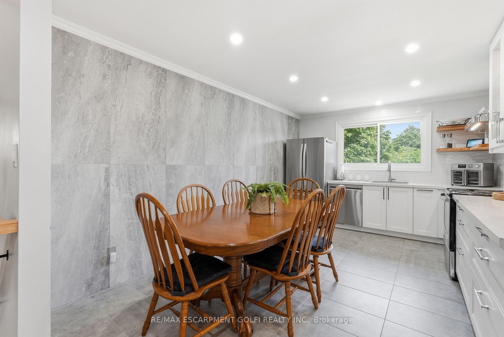 Photo 9 of 377 Carson Drive, Hamilton, Lisgar — HOMEH