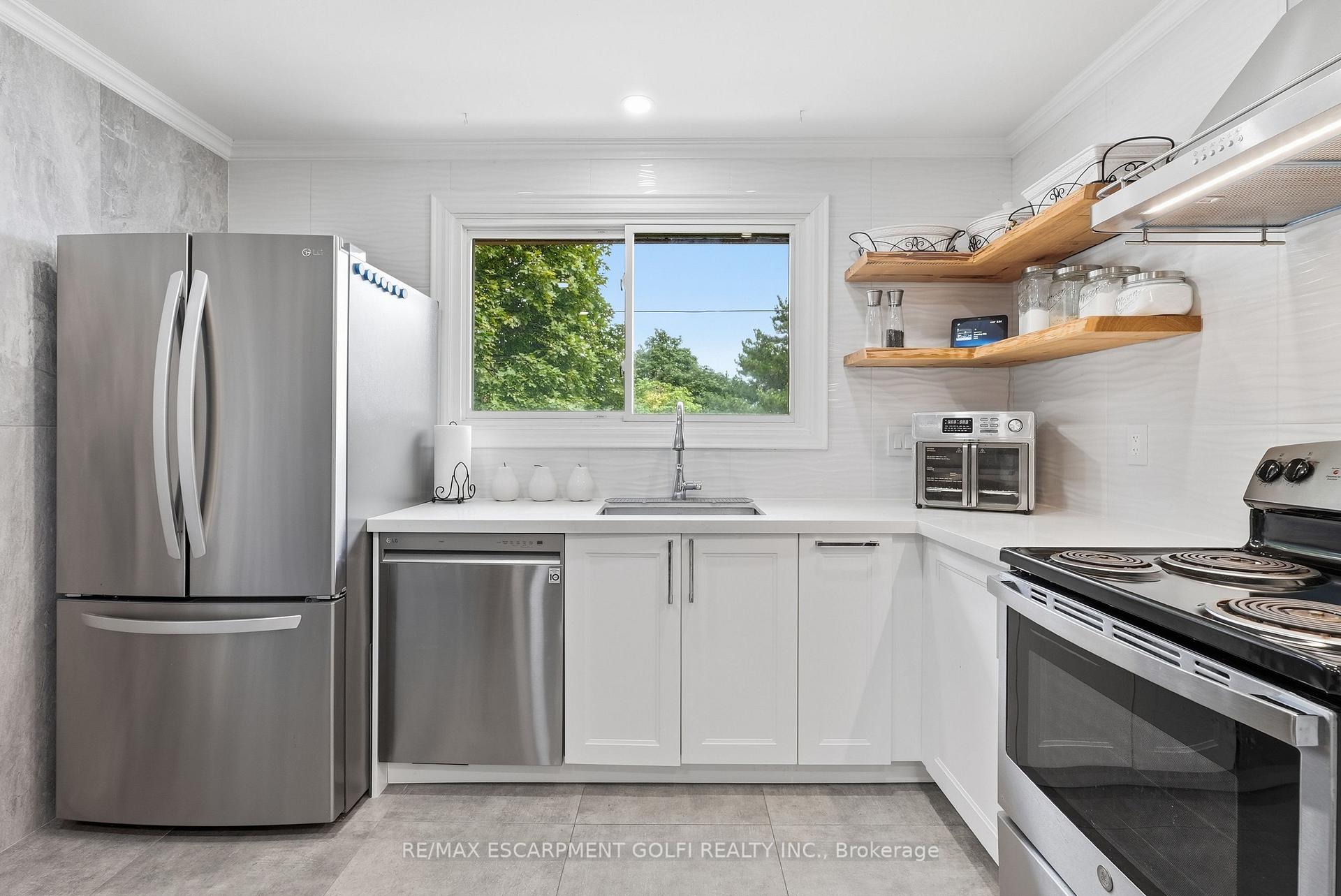Photo 11 of 377 Carson Drive, Hamilton, Lisgar — HOMEH