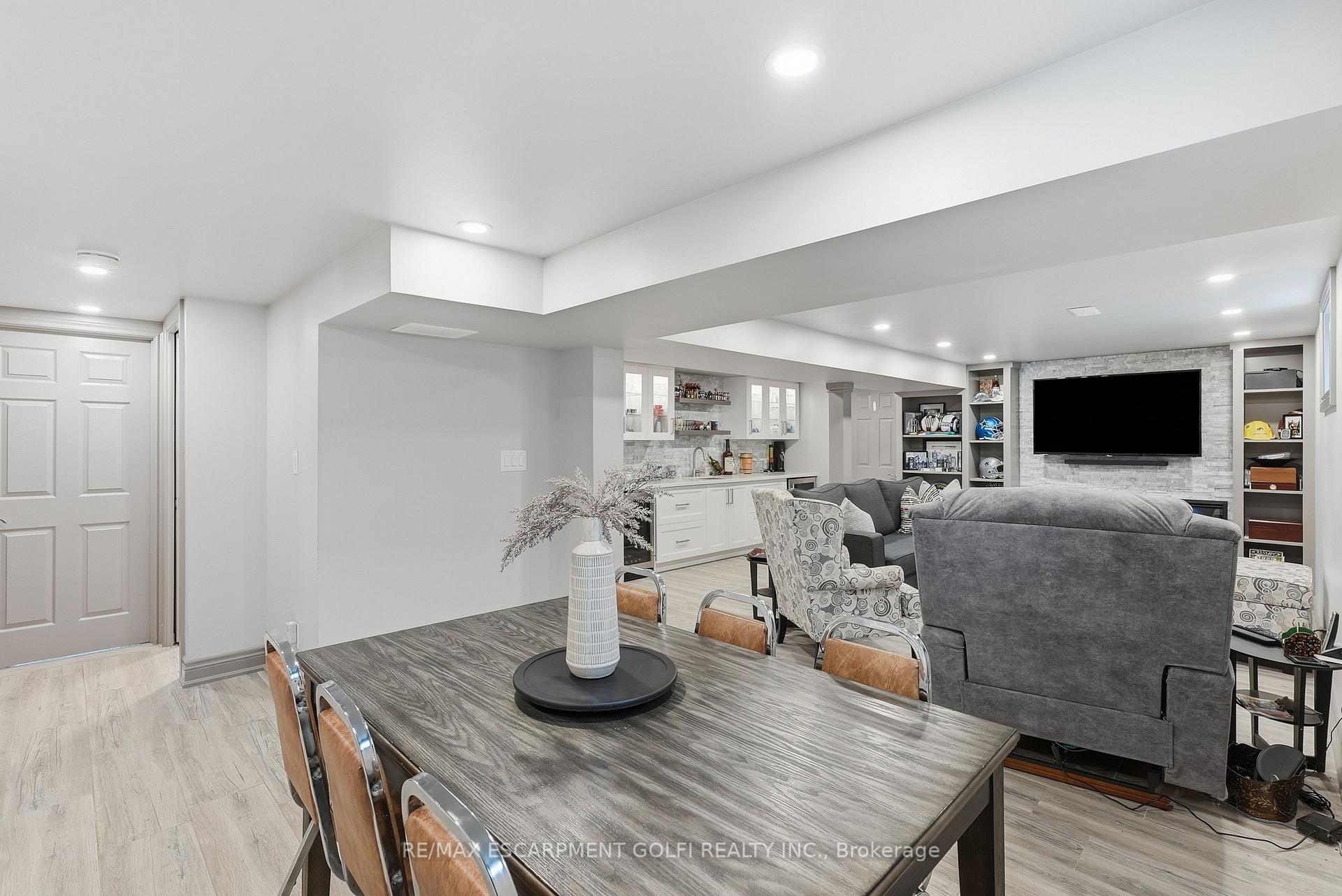 Photo 34 of 377 Carson Drive, Hamilton, Lisgar — HOMEH