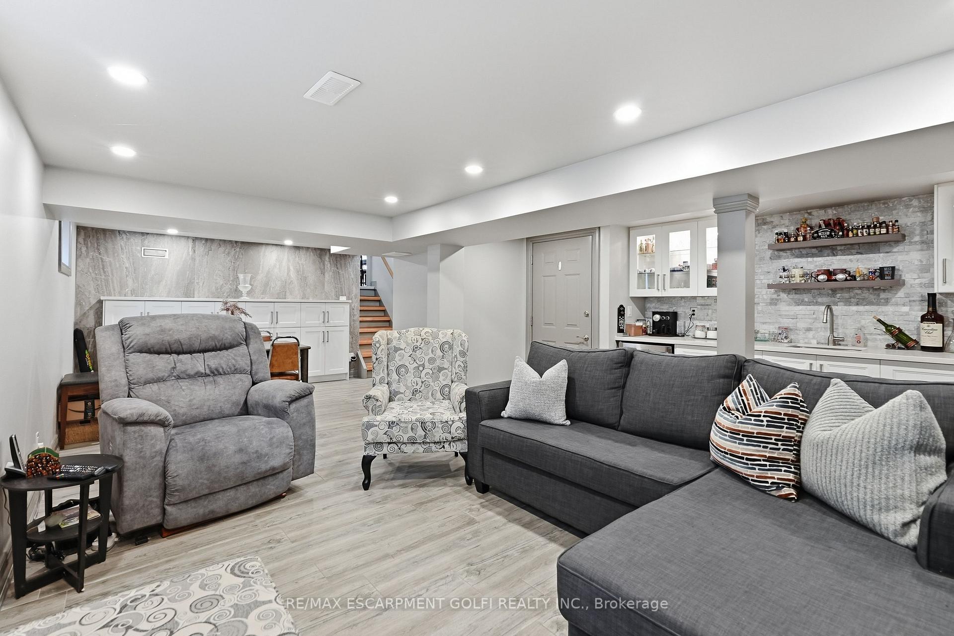 Photo 36 of 377 Carson Drive, Hamilton, Lisgar — HOMEH