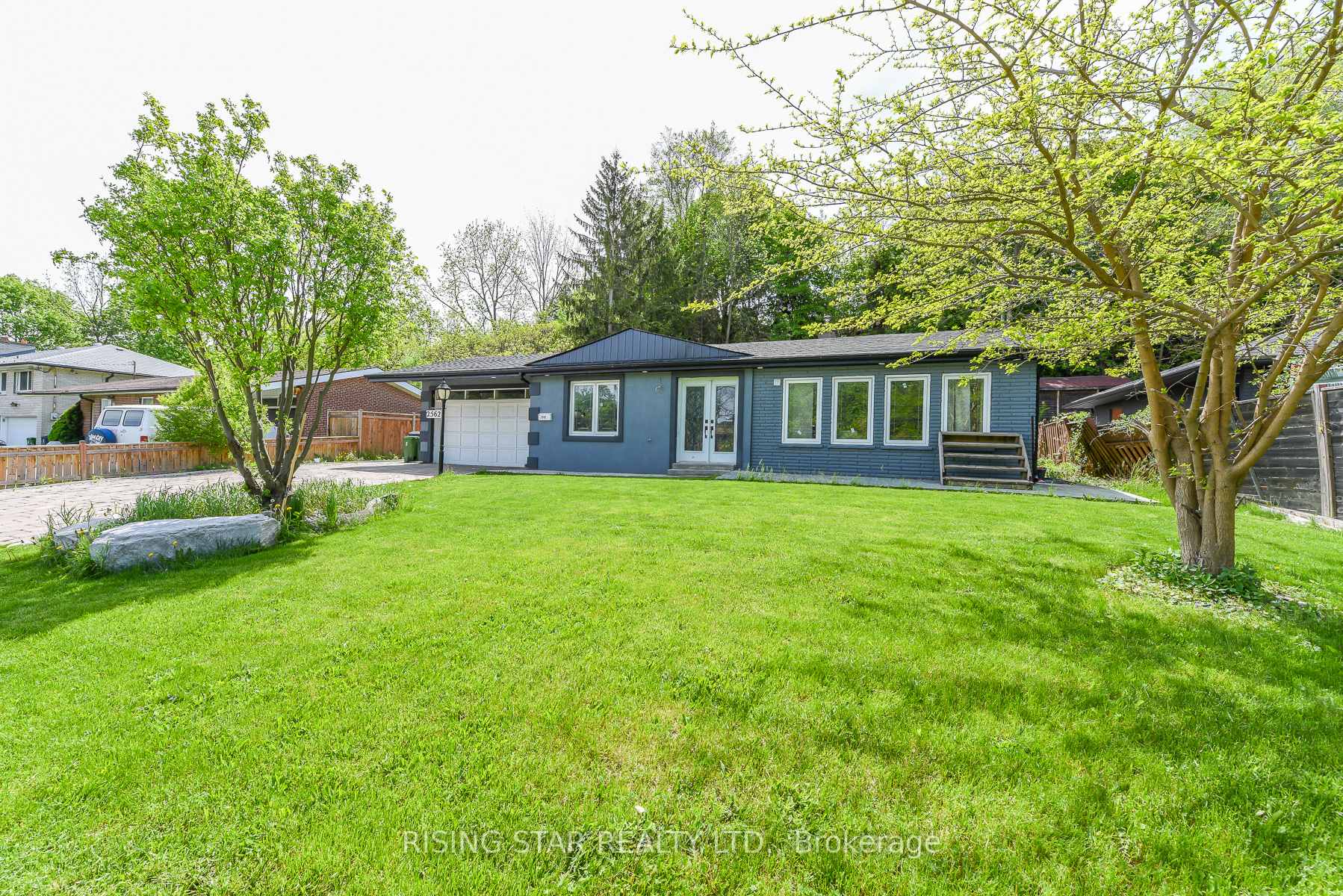 Photo of 2562 Islington Ave W