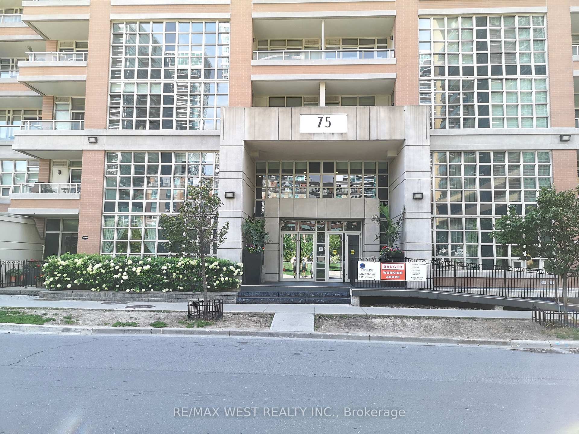 Photo of Unit 1718, 75 East Liberty Street