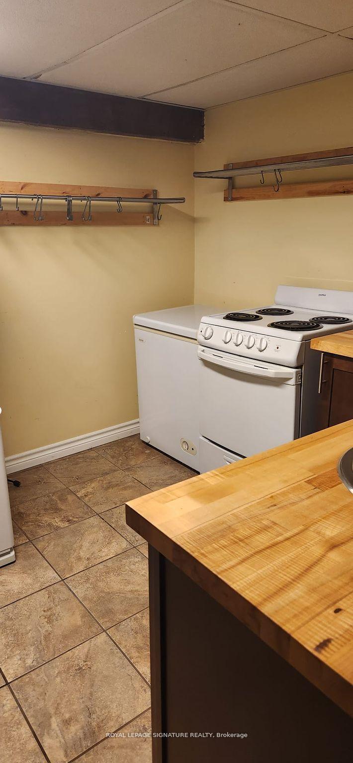 Photo 3 of Unit Lower, 9 Mohawk Avenue, Mississauga, Port Credit — HOMEH