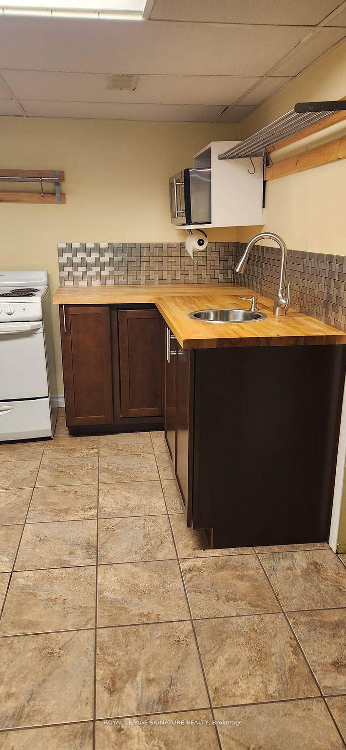Photo 4 of Unit Lower, 9 Mohawk Avenue, Mississauga, Port Credit — HOMEH