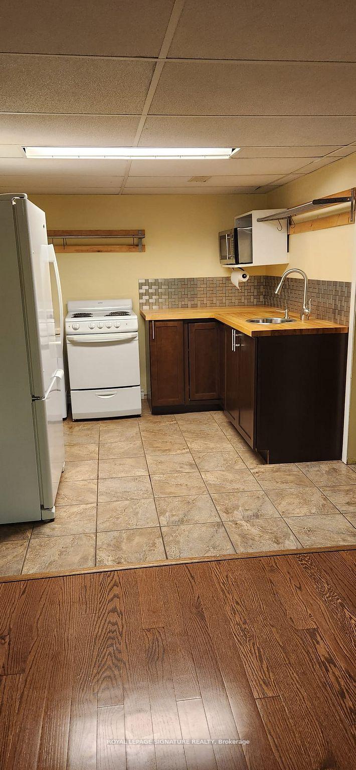 Photo 5 of Unit Lower, 9 Mohawk Avenue, Mississauga, Port Credit — HOMEH