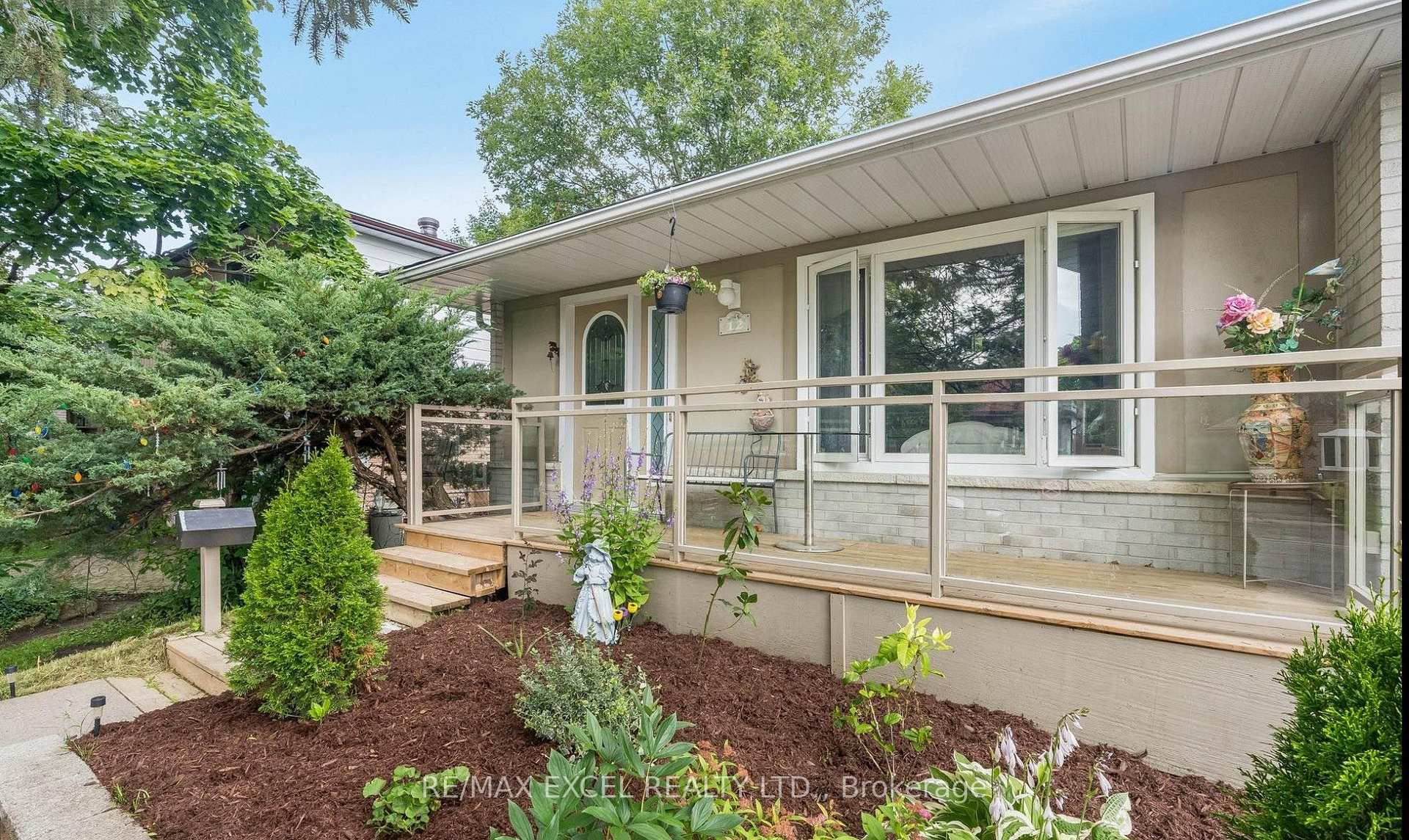 Photo 3 of 12 College Crescent, Barrie, Grove East — HOMEH