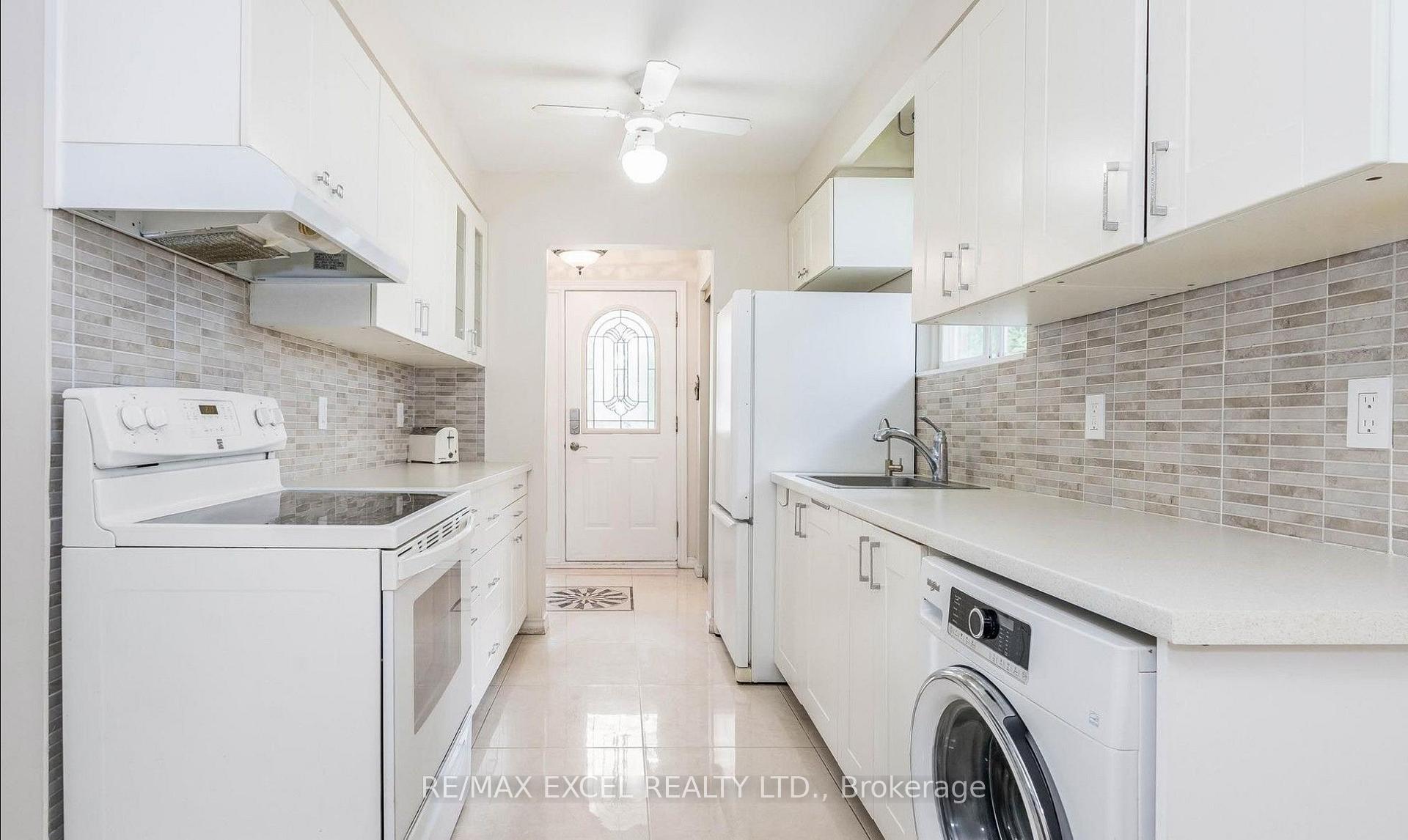 Photo 4 of 12 College Crescent, Barrie, Grove East — HOMEH