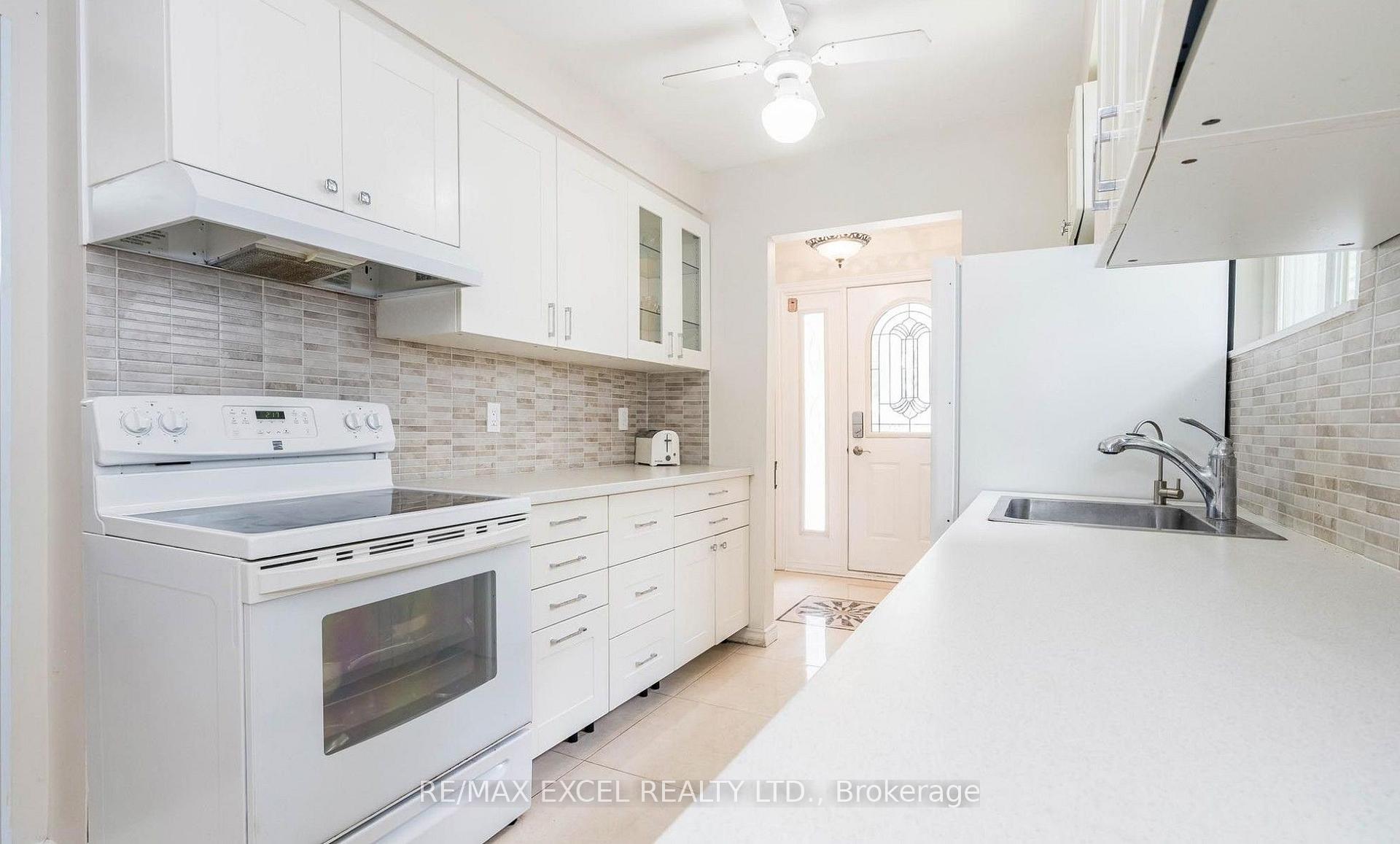 Photo 5 of 12 College Crescent, Barrie, Grove East — HOMEH