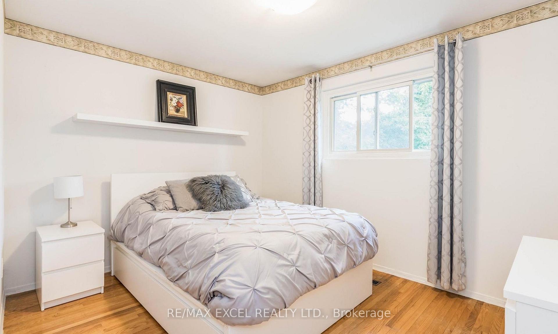 Photo 10 of 12 College Crescent, Barrie, Grove East — HOMEH